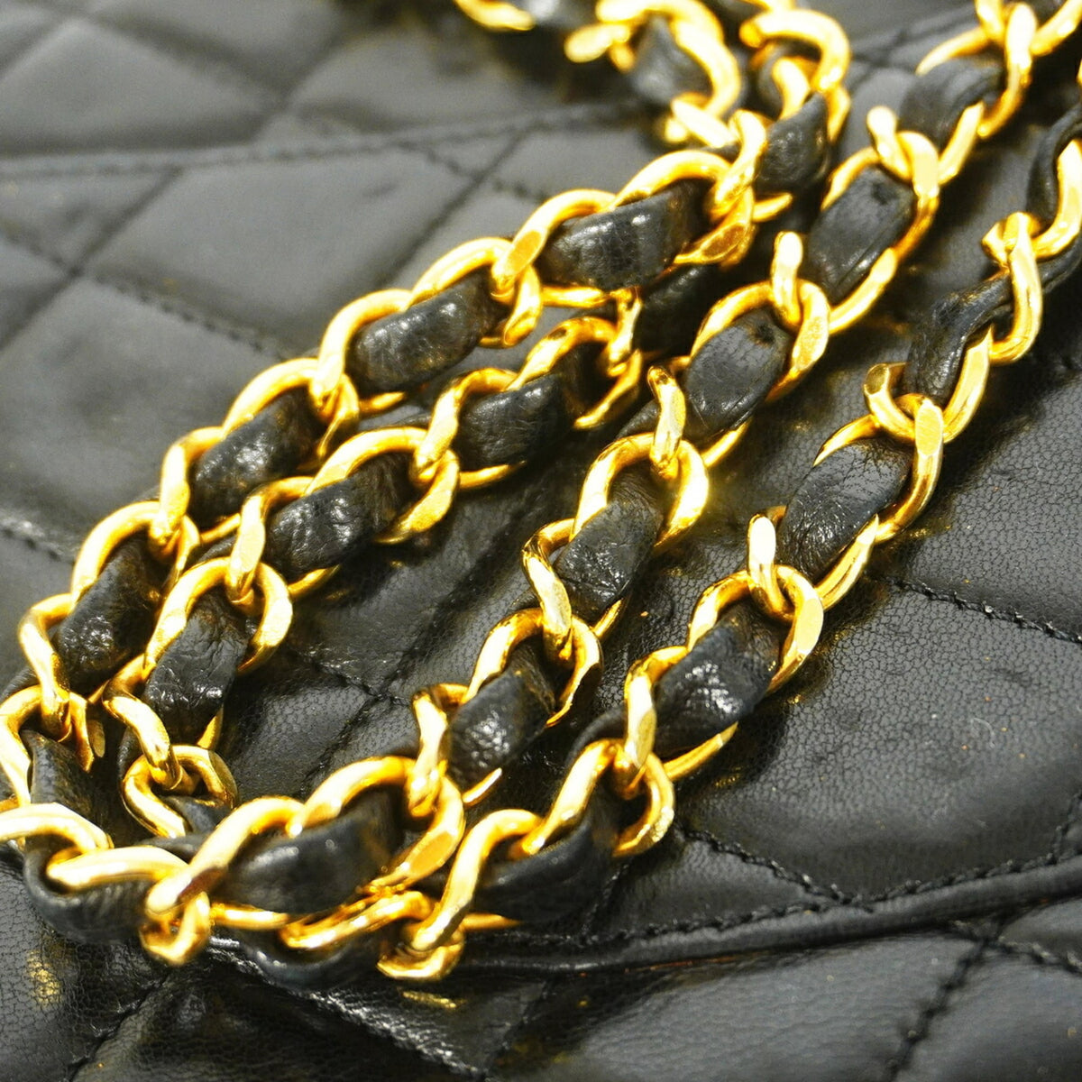 Chanel Black Leather Shoulder Bag (Pre-Owned)