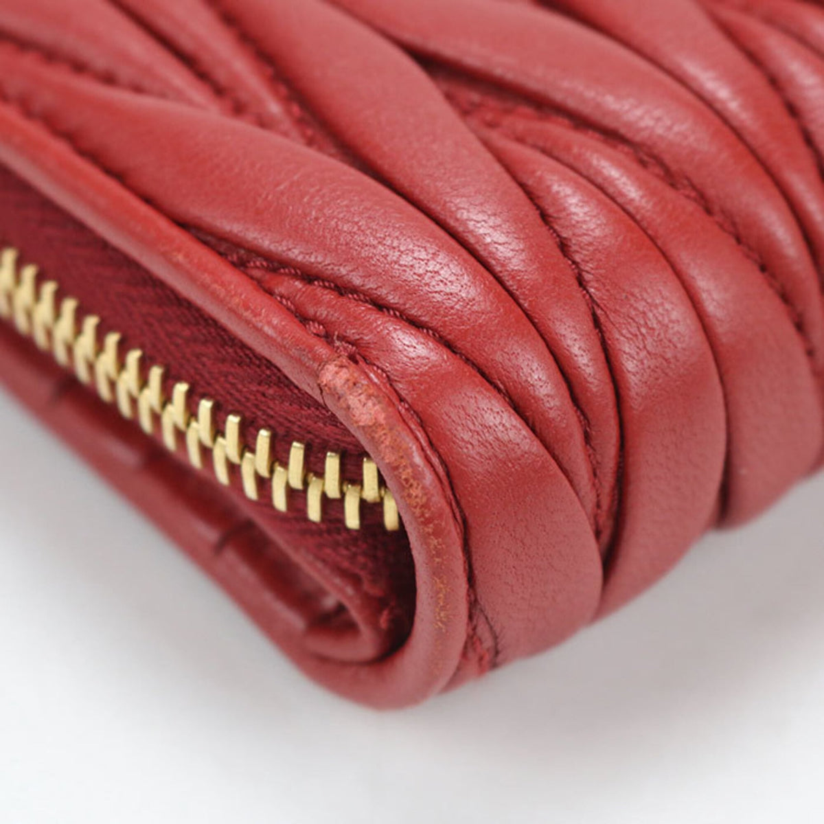 Miu Miu Red Color Leather Wallet (Bi-Fold) (Pre-Owned)