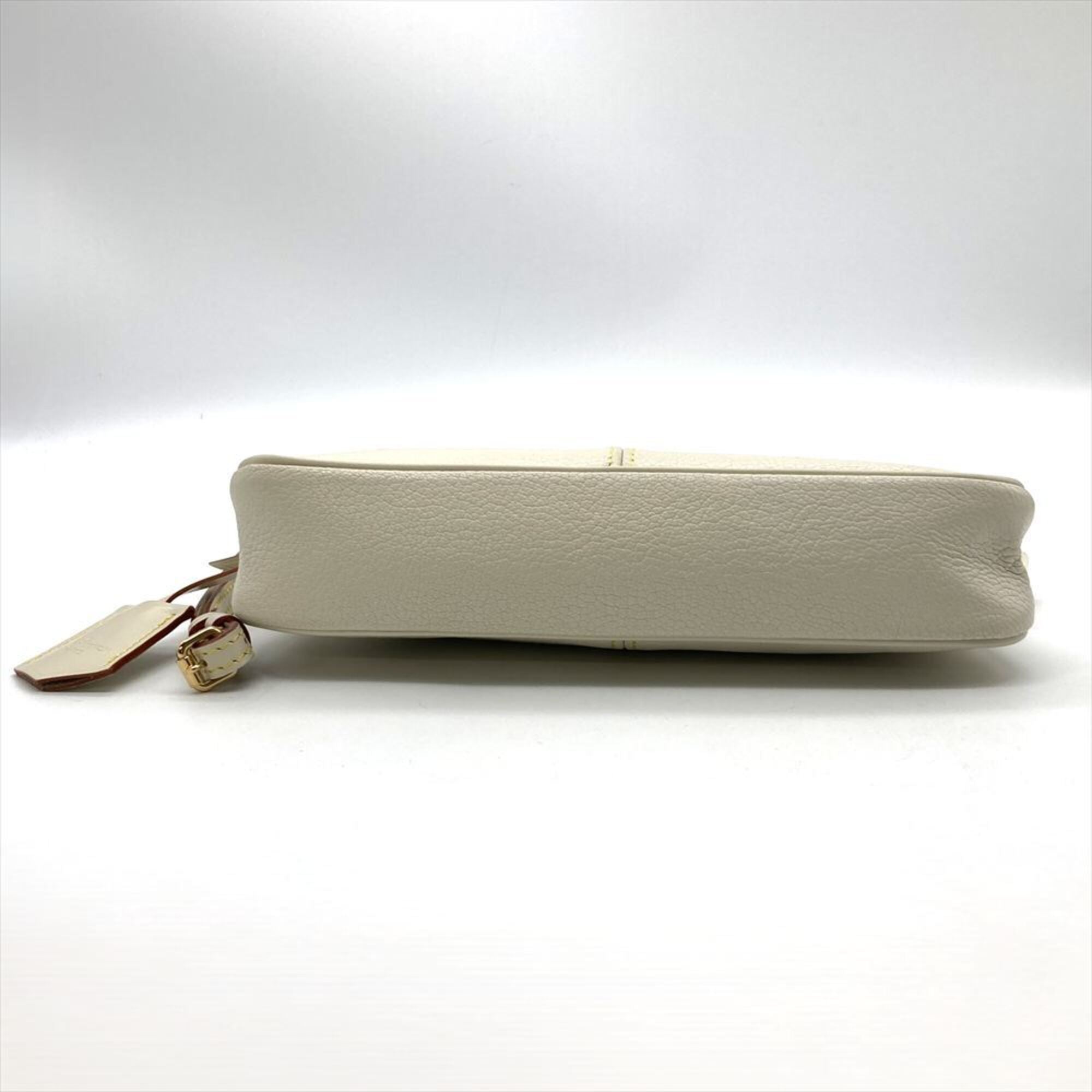 Louis Vuitton Blanc White Suhali Leather Clutch Bag (Pre-Owned)