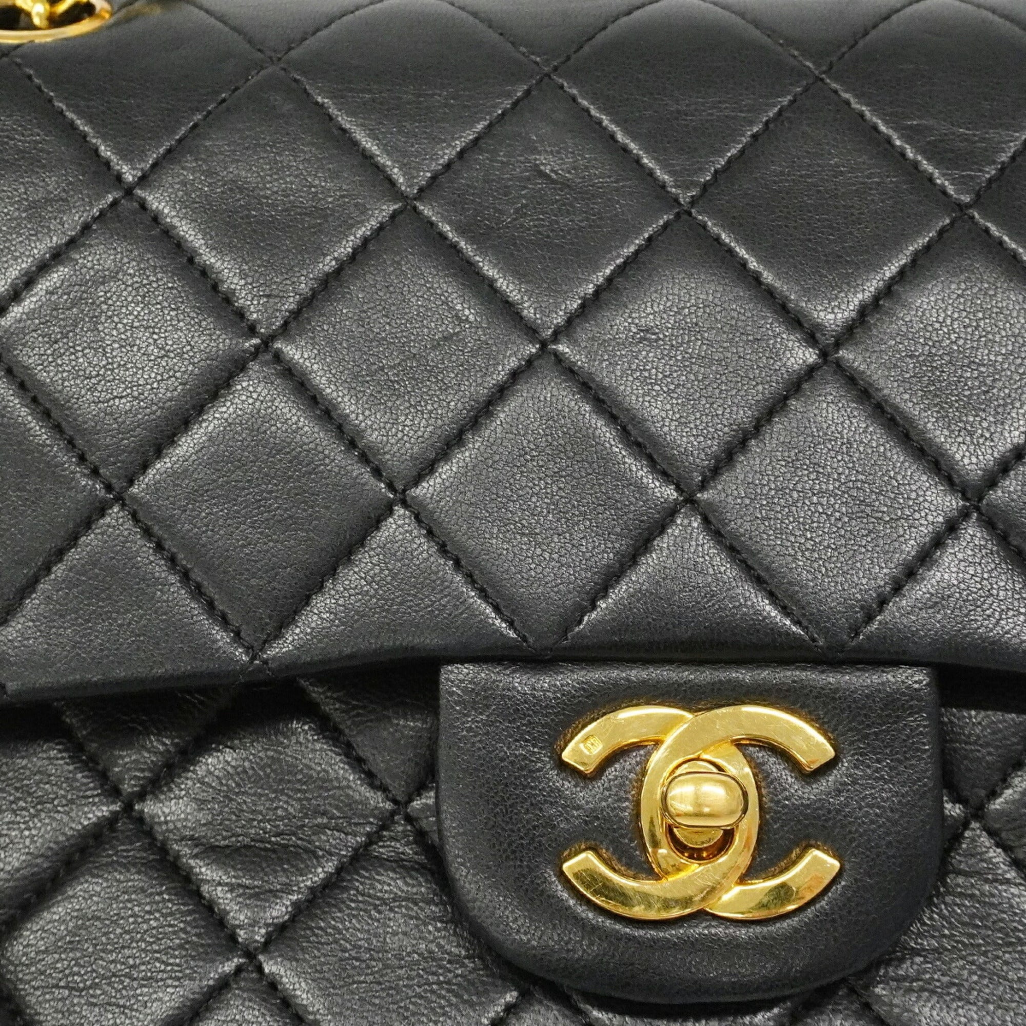 Chanel Black Leather Shoulder Bag (Pre-Owned)