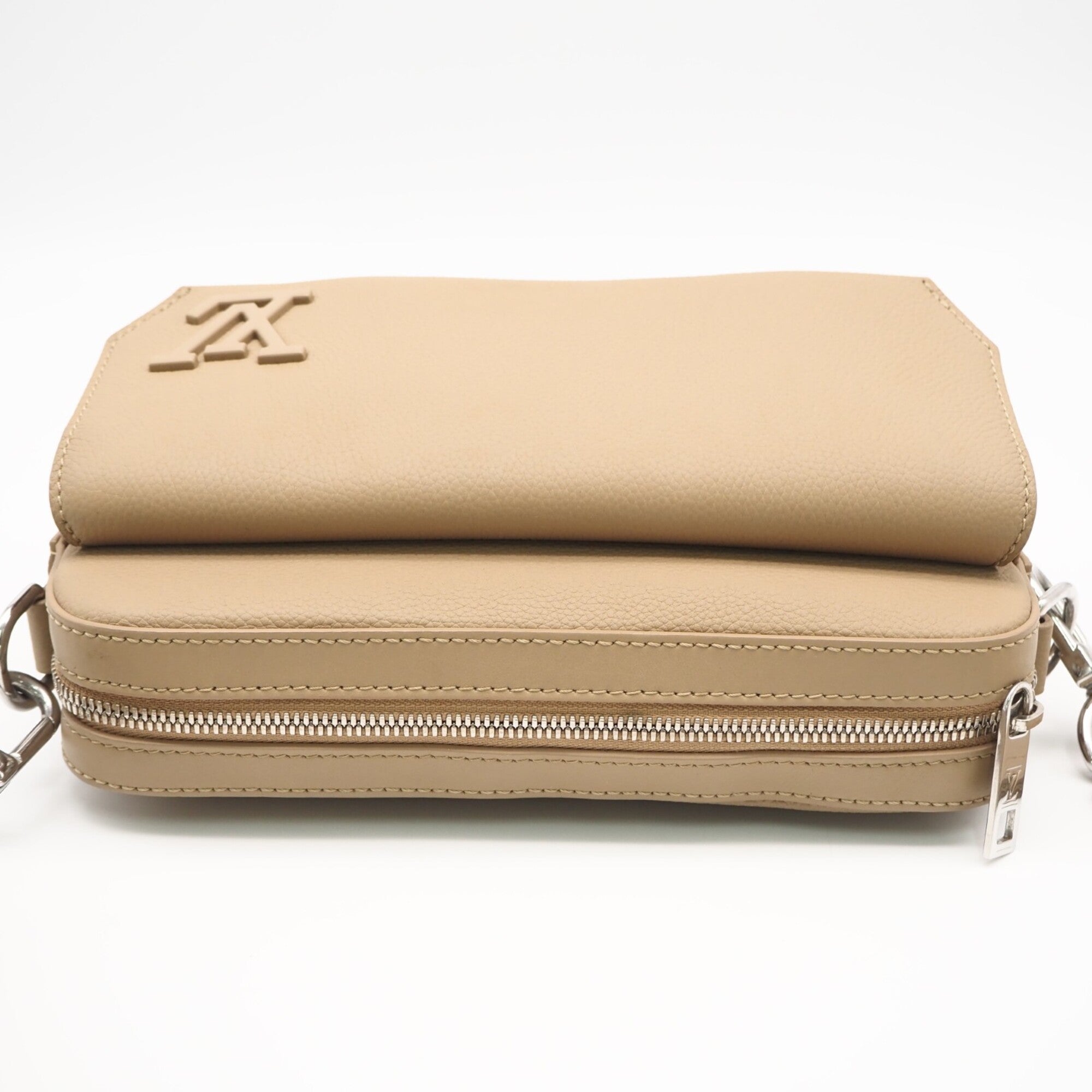 Louis Vuitton Beige Shoulder Bag (Pre-Owned)