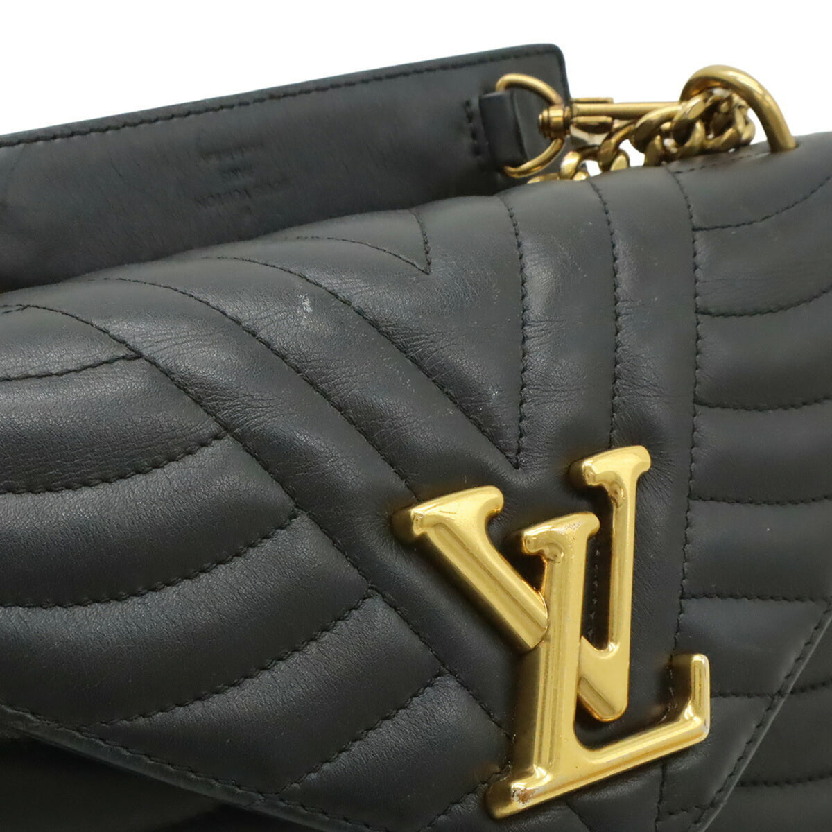 Louis Vuitton Noir Leather Shoulder Bag (Pre-Owned)