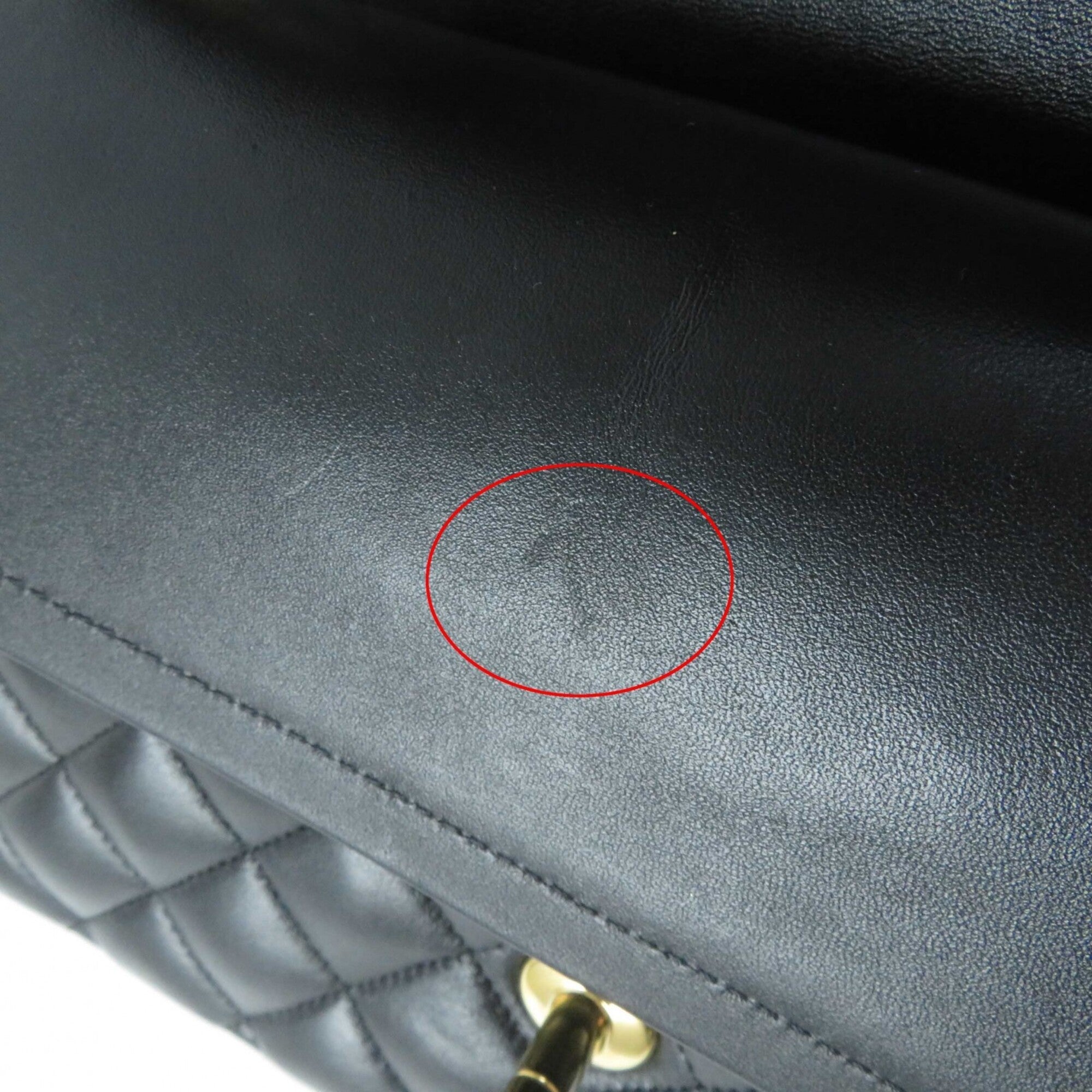 Chanel Black Leather Shoulder Bag (Pre-Owned)