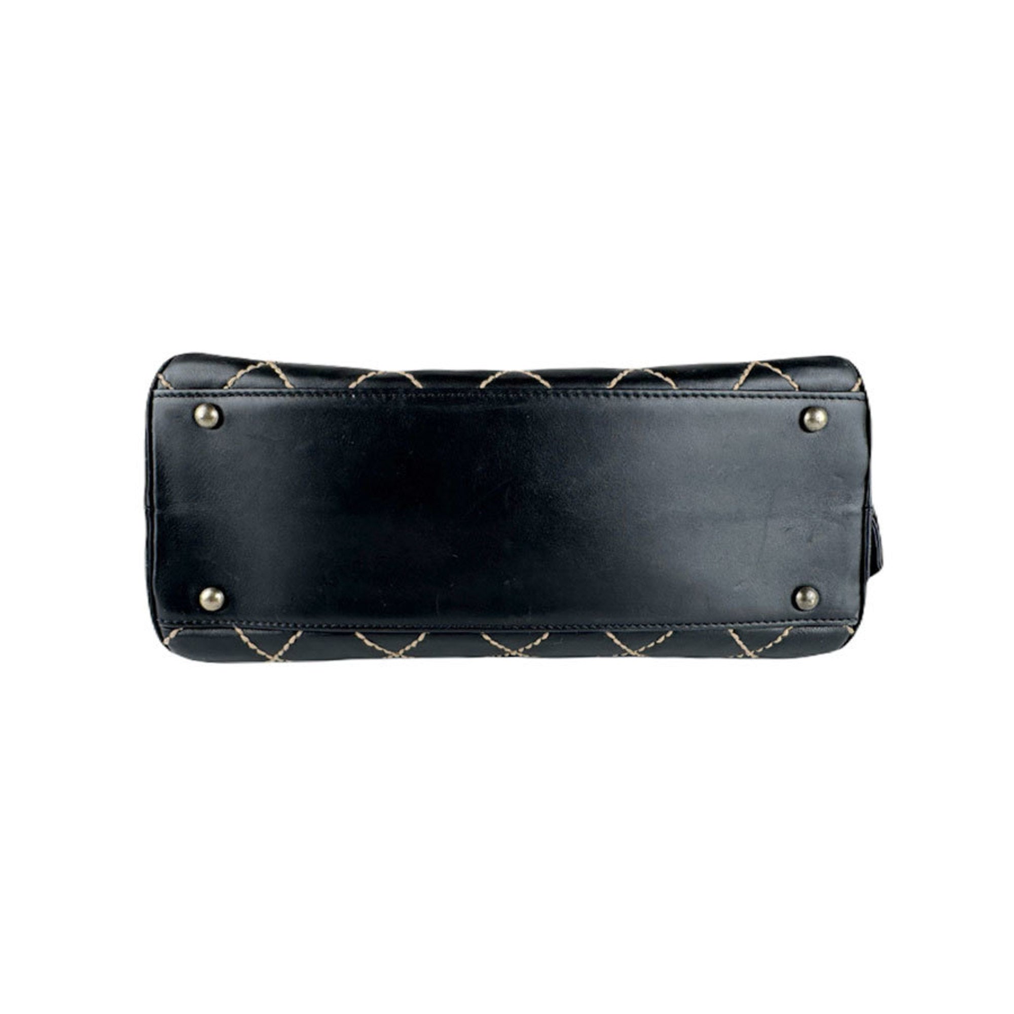 Chanel Black Leather Handbag (Pre-Owned)