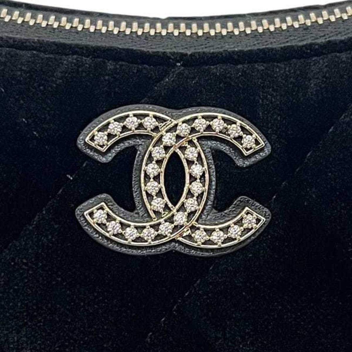 Chanel Black Leather Shoulder Bag (Pre-Owned)