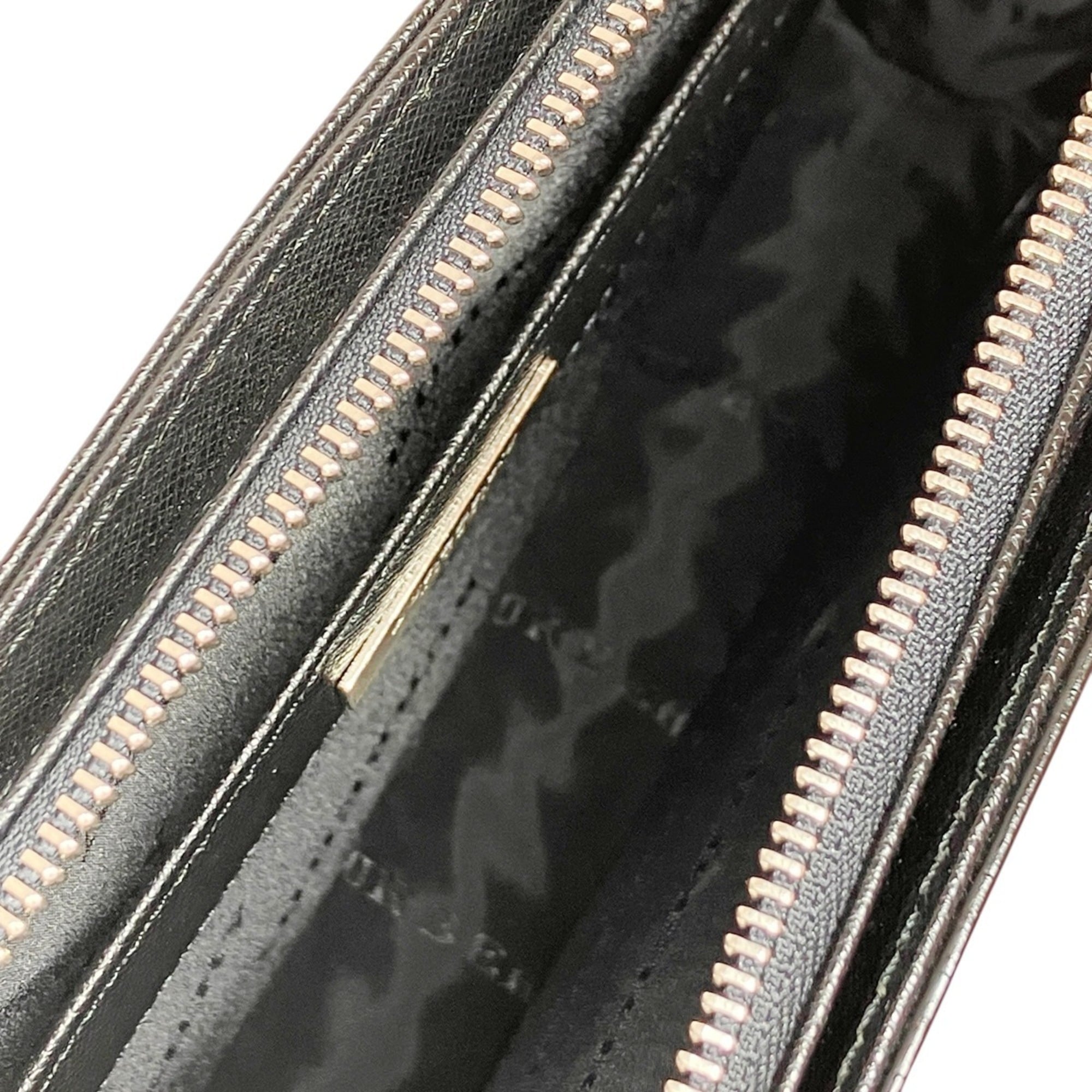 Burberry Black Leather Clutch Bag (Pre-Owned)