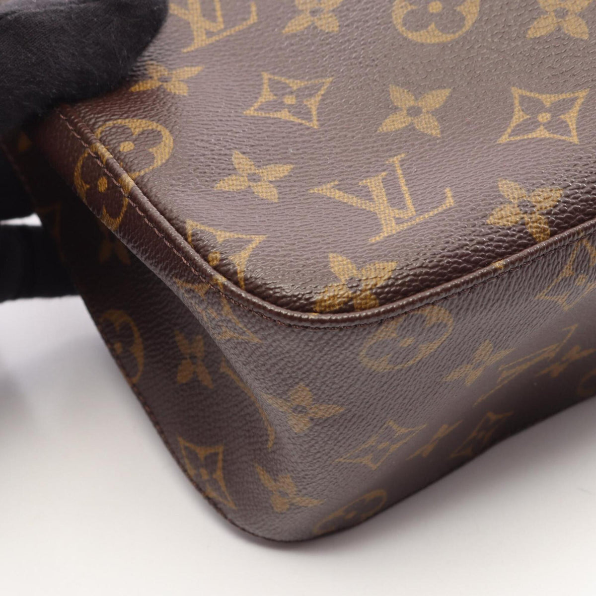 Louis Vuitton Brown Coated Canvas Leather Handbag Shoulder Bag (Pre-Owned)