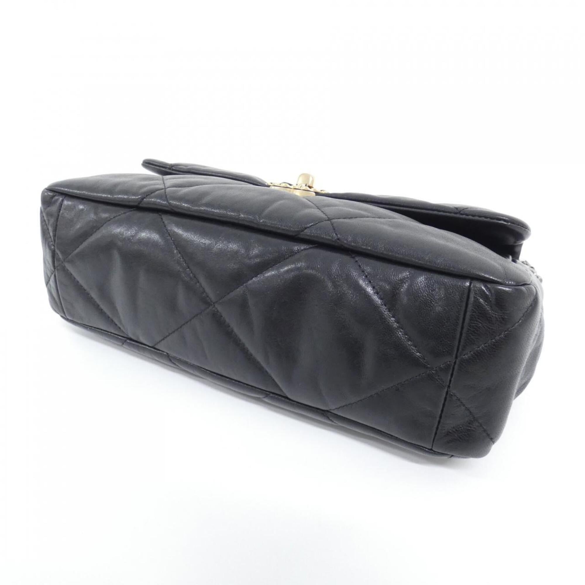 Chanel Black Leather Shoulder Bag (Pre-Owned)