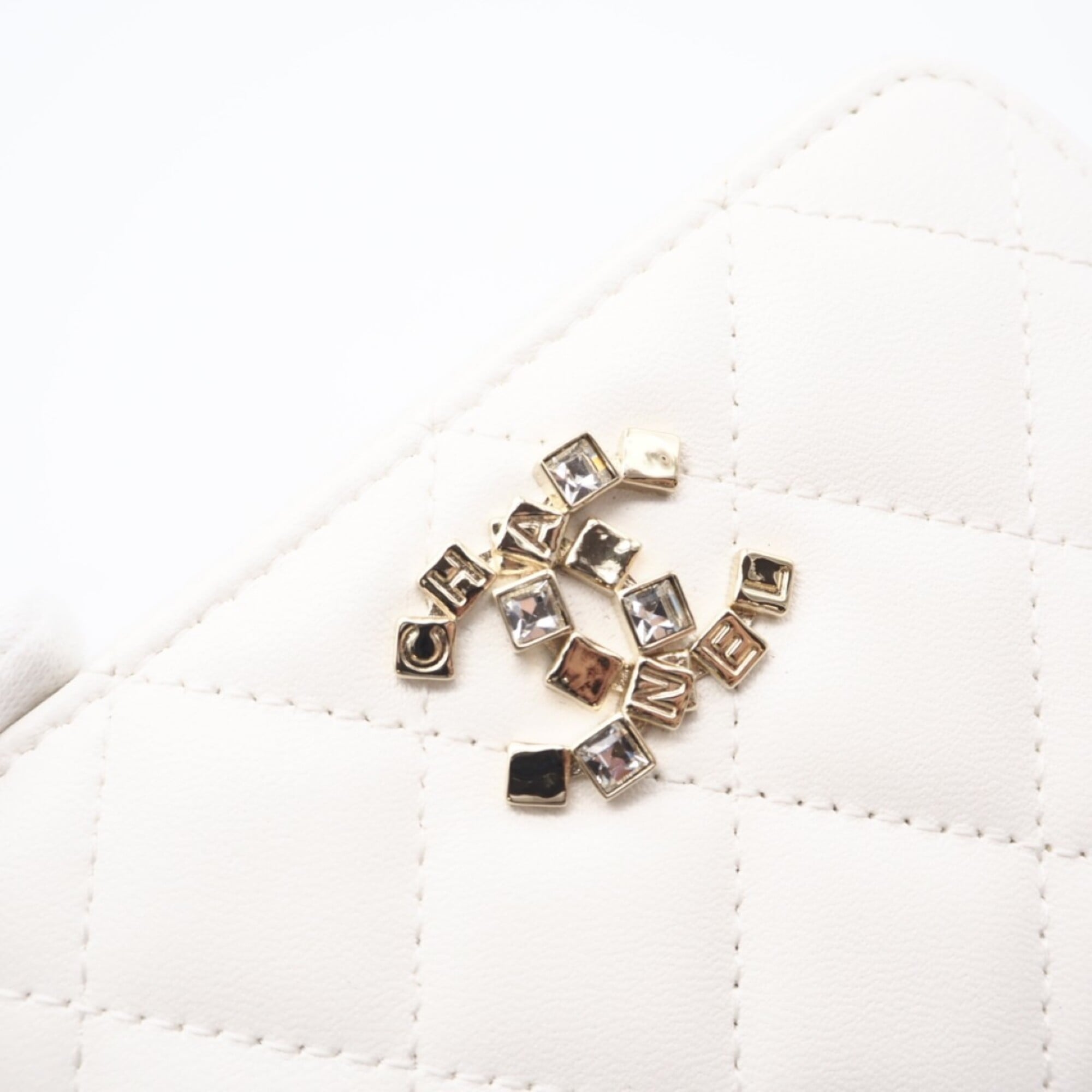 Chanel Matelasse White Leather Coin Purse/Coin Case (Pre-Owned)