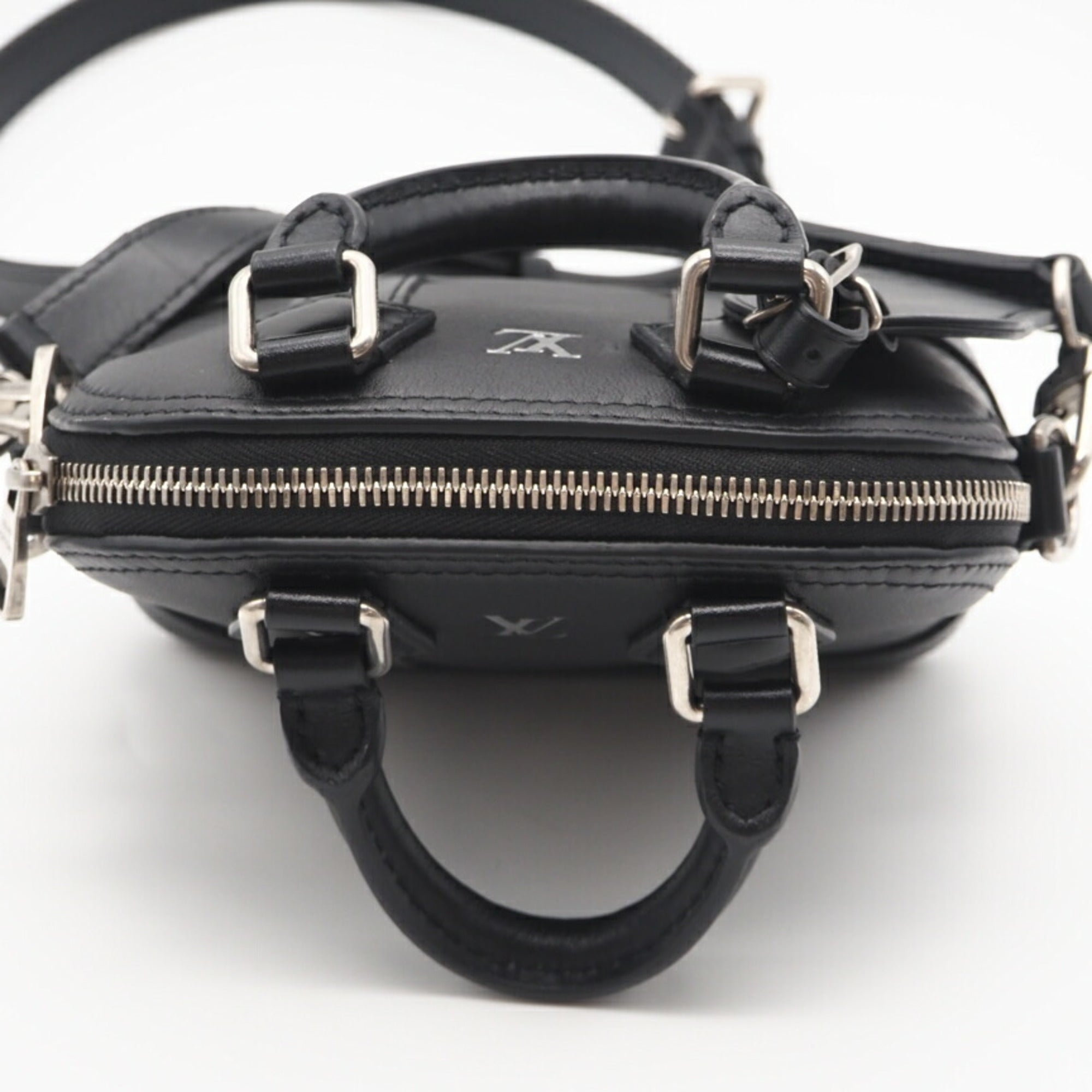 Louis Vuitton Black Leather Shoulder Bag (Pre-Owned)