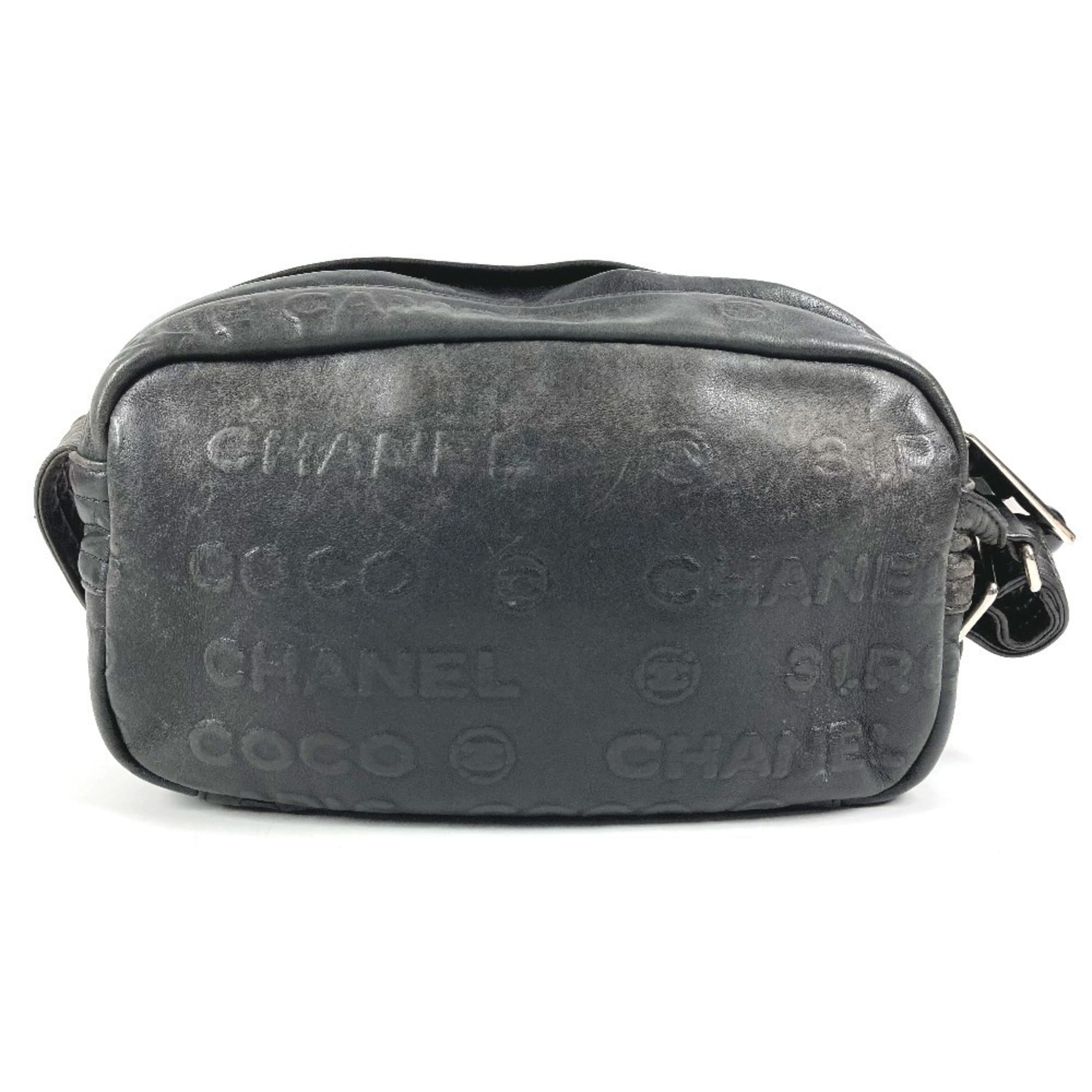 Chanel Black Leather Pochette Shoulder Bag (Pre-Owned)