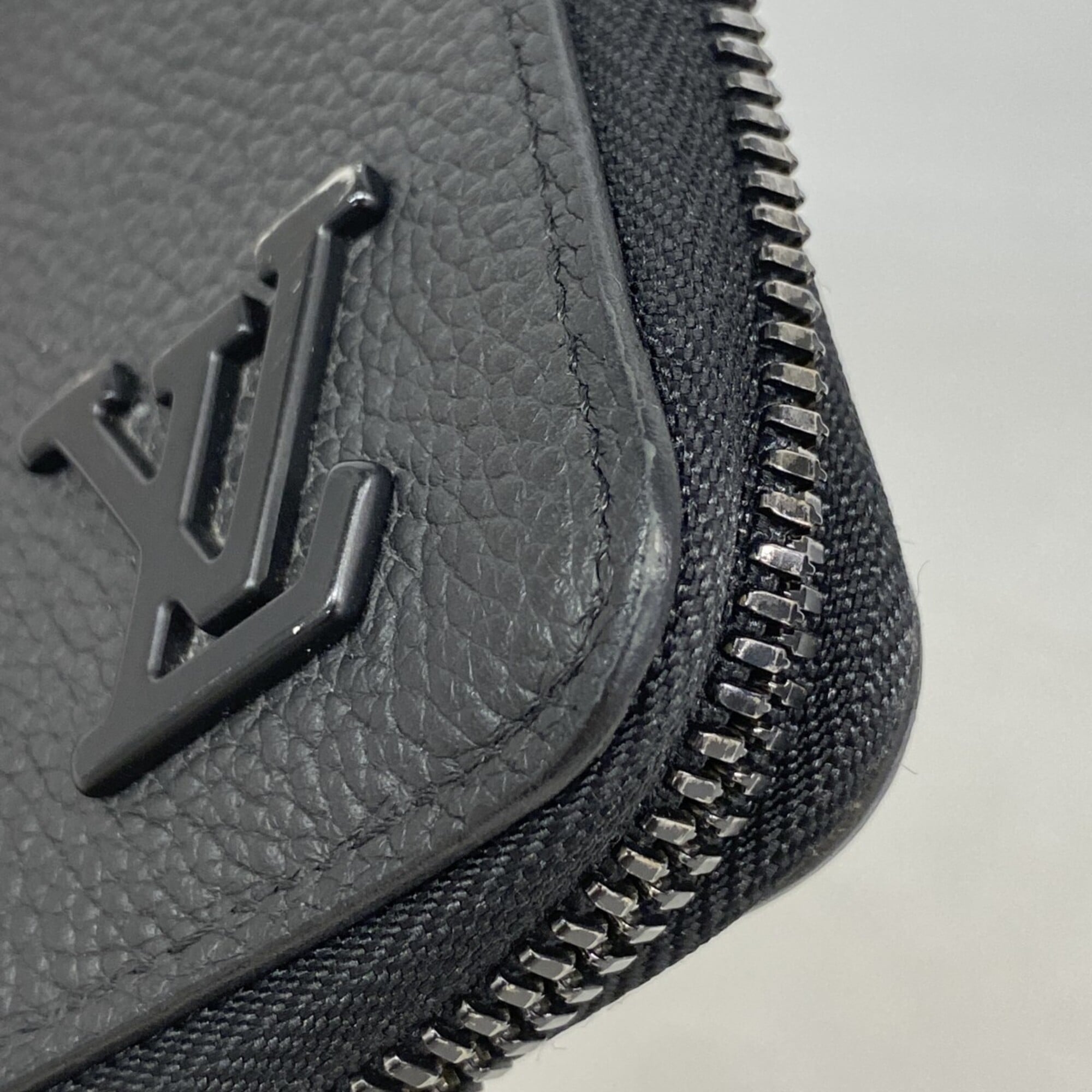 Louis Vuitton Black Long Wallet (Bi-Fold) (Pre-Owned)