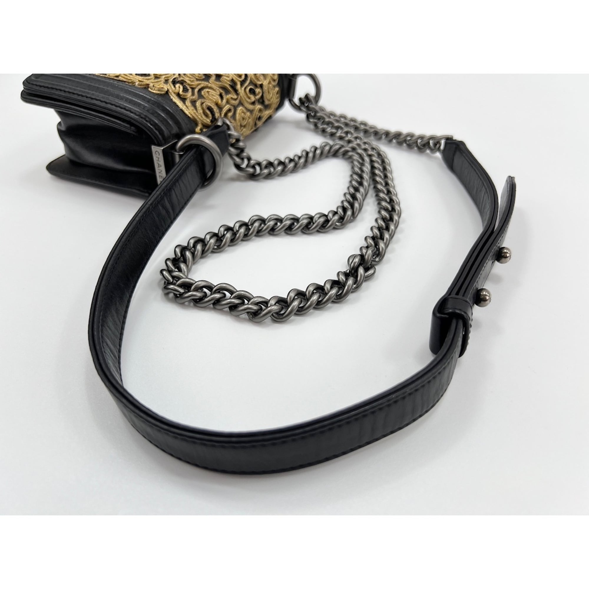 Chanel Black Leather Shoulder Bag (Pre-Owned)