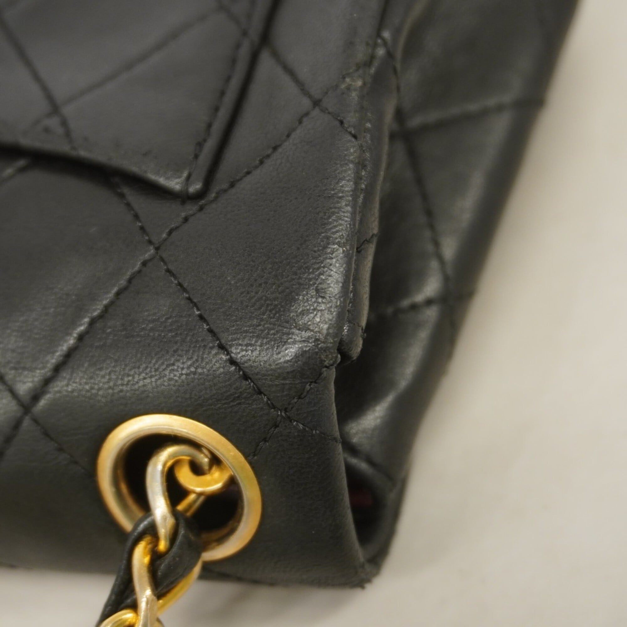 Chanel Black Leather Shoulder Bag (Pre-Owned)