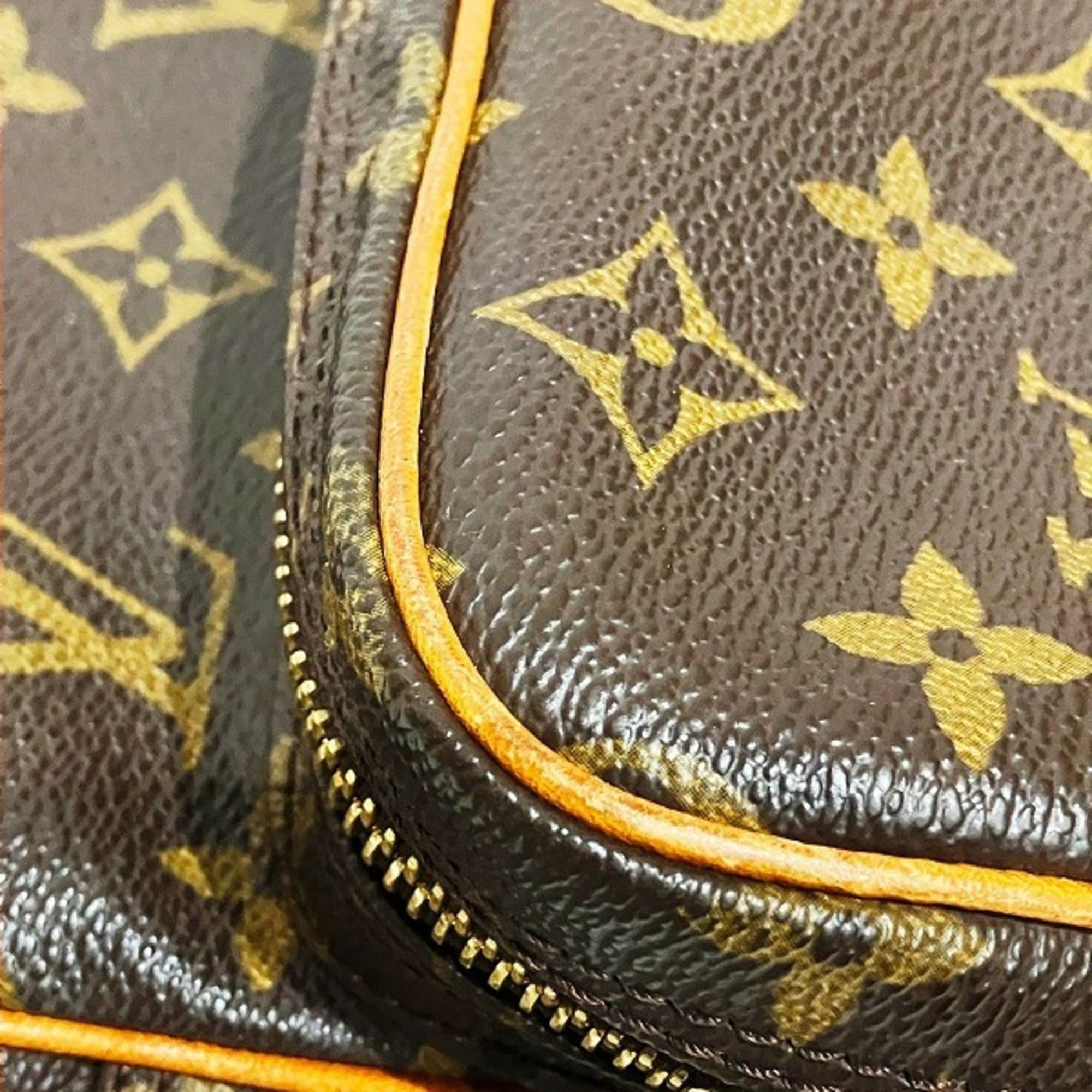 Louis Vuitton Brown Monogram Monogram Shoulder Bag (Pre-Owned)