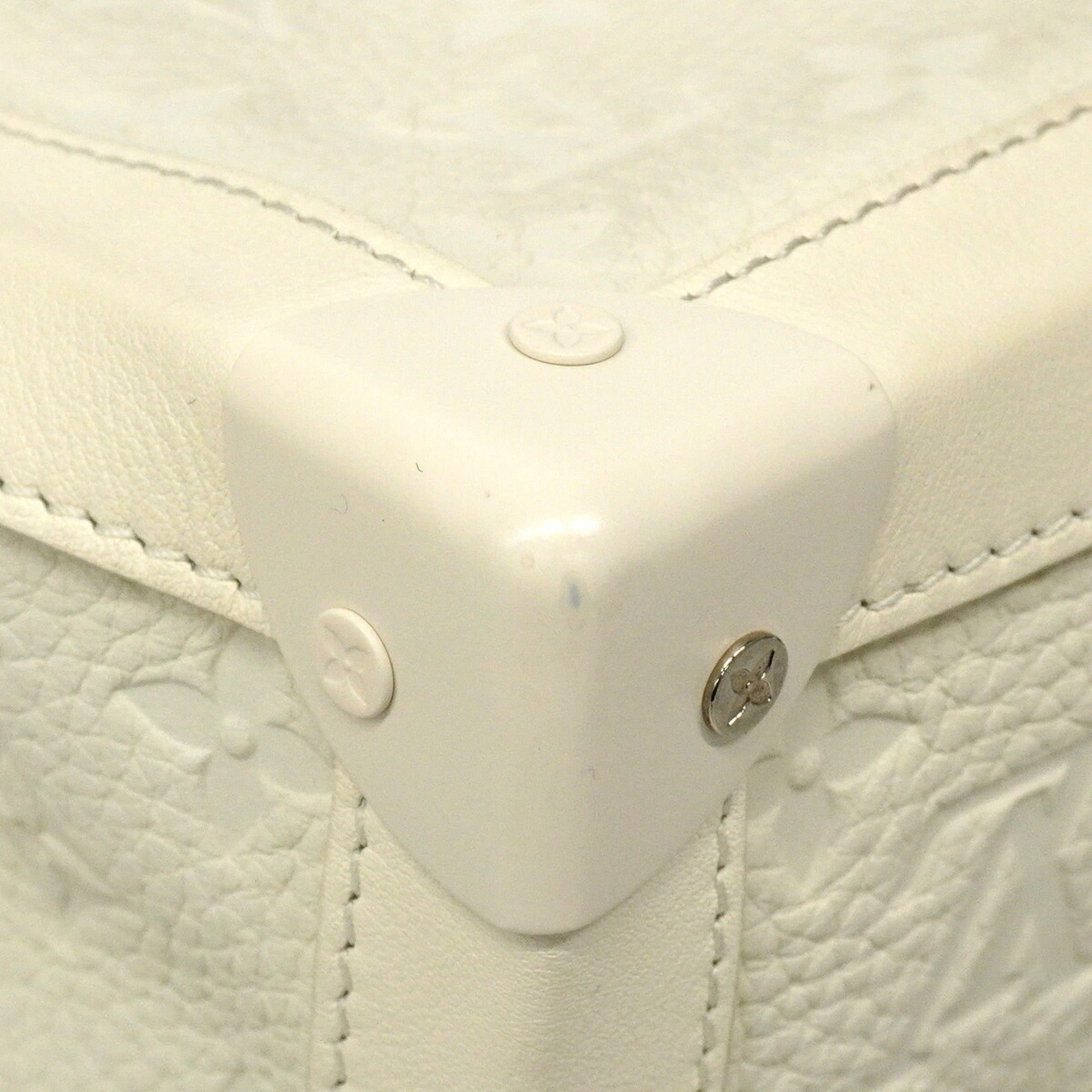 Louis Vuitton Blanc Shoulder Bag (Pre-Owned)