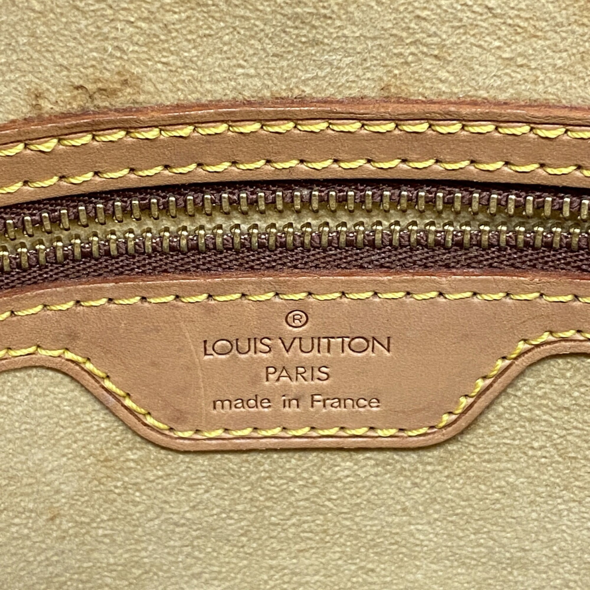 Louis Vuitton Brown Shoulder Bag (Pre-Owned)