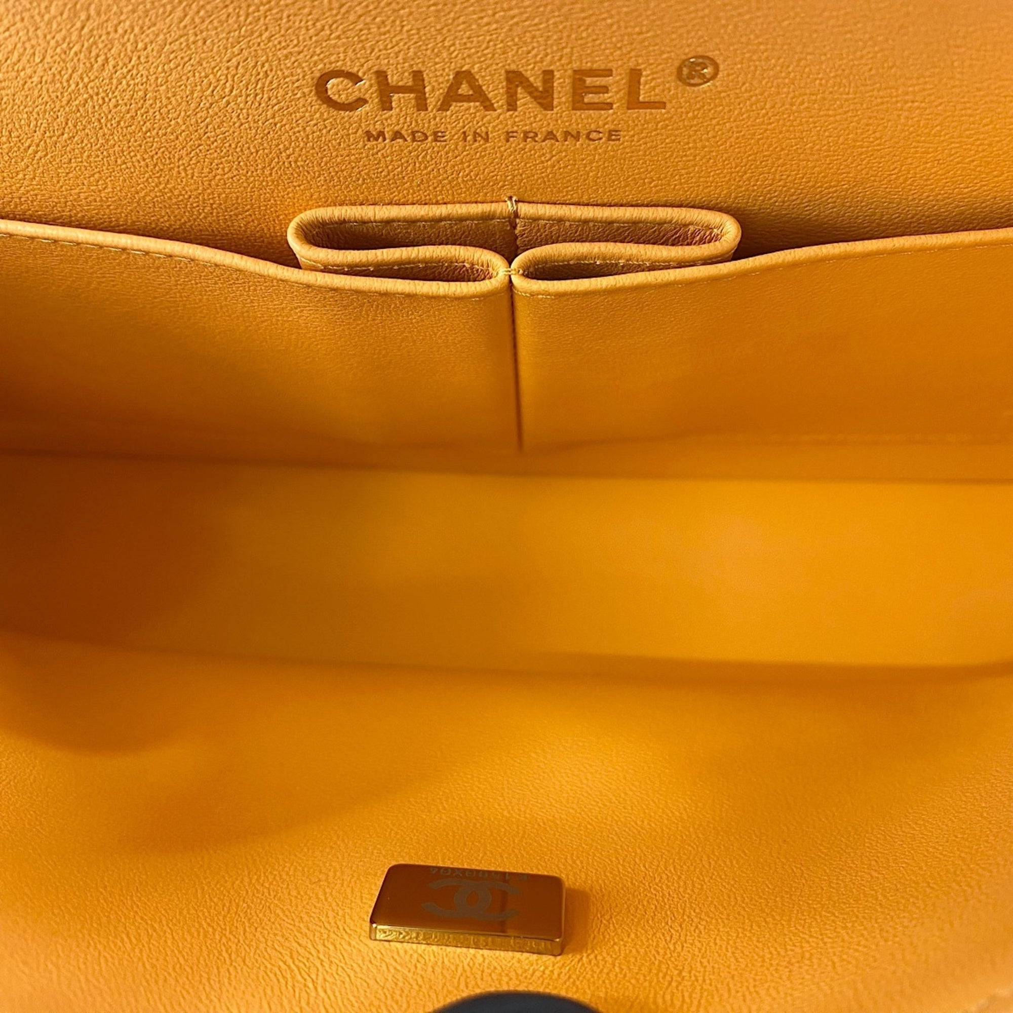 Chanel Orange Shoulder Bag (Pre-Owned)