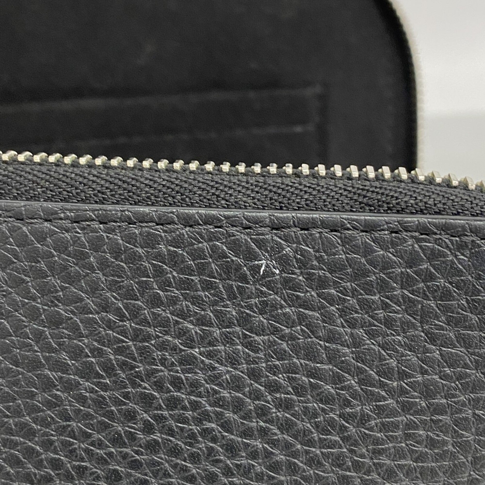 Louis Vuitton Noir Clutch Bag (Pre-Owned)