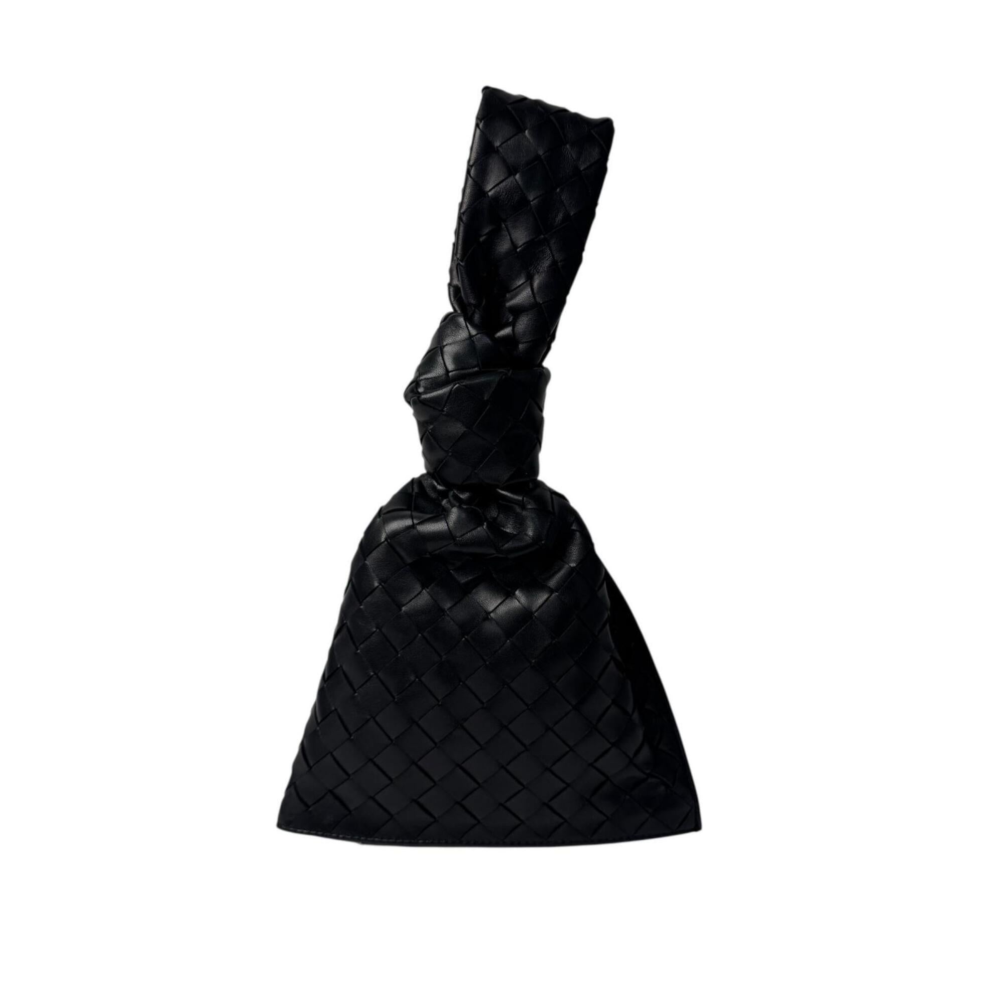 Bottega Veneta Black Leather Handbag (Pre-Owned)