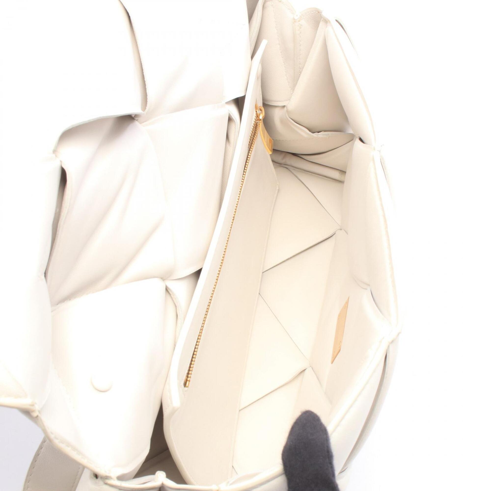 Bottega Veneta White Leather Handbag Shoulder Bag (Pre-Owned)