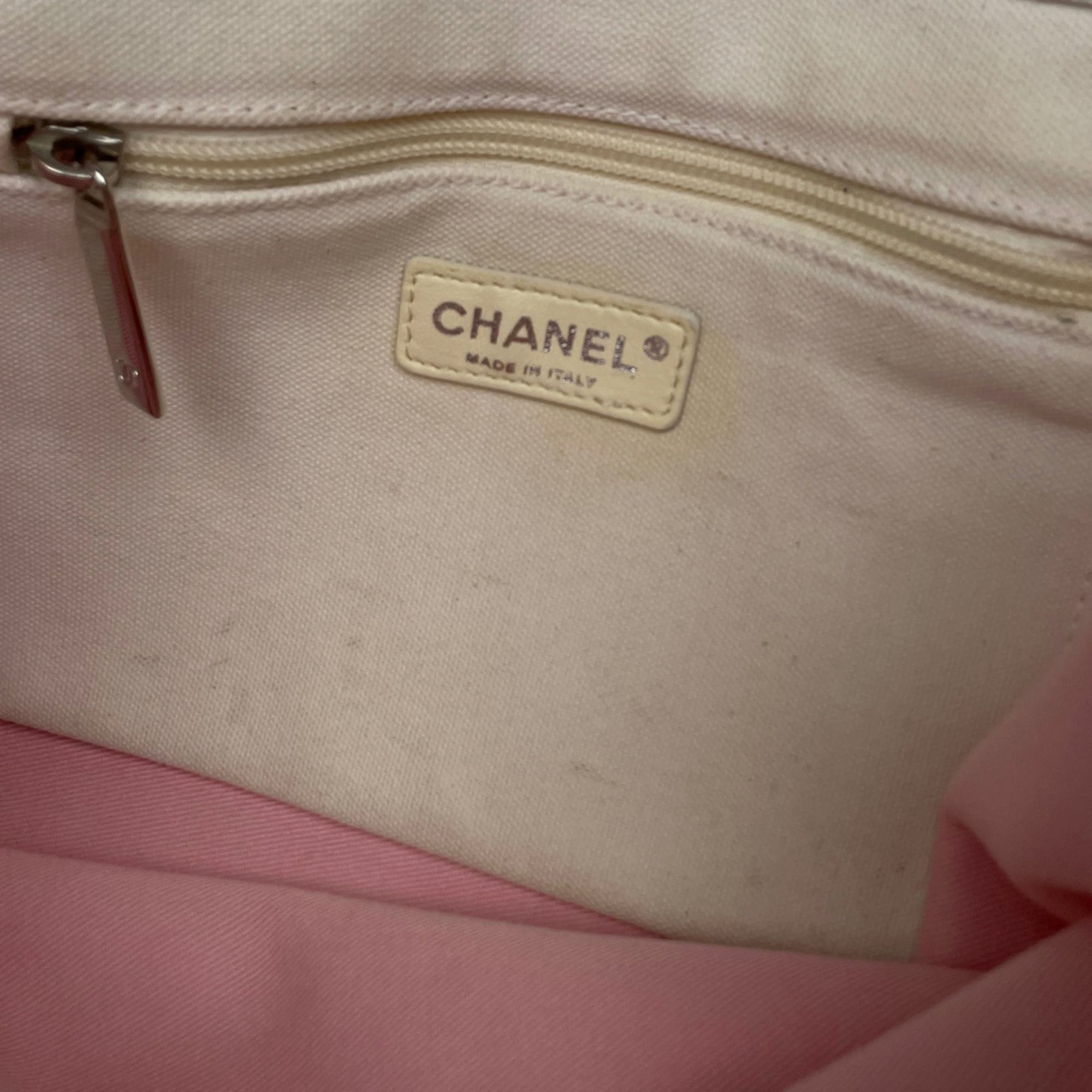 Chanel White Canvas Tote Bag (Pre-Owned)