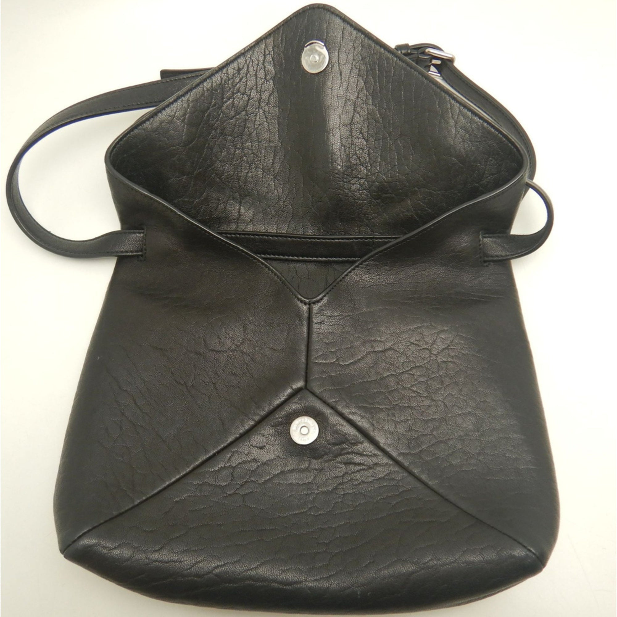 Yves Saint Laurent Black Leather Shoulder Bag (Pre-Owned)