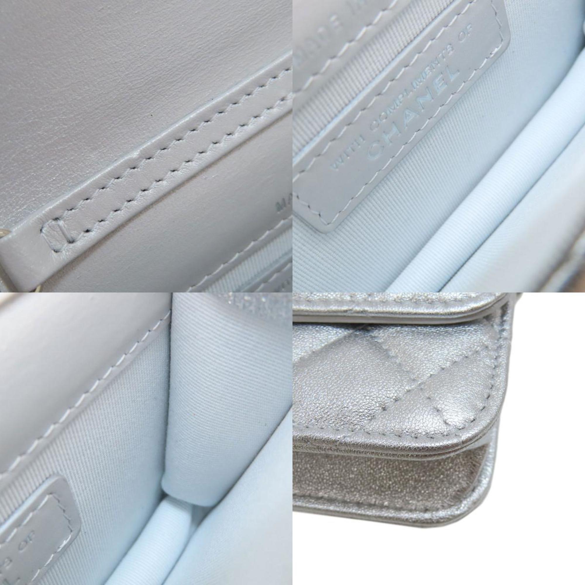 Chanel Silver Leather Shoulder Bag (Pre-Owned)