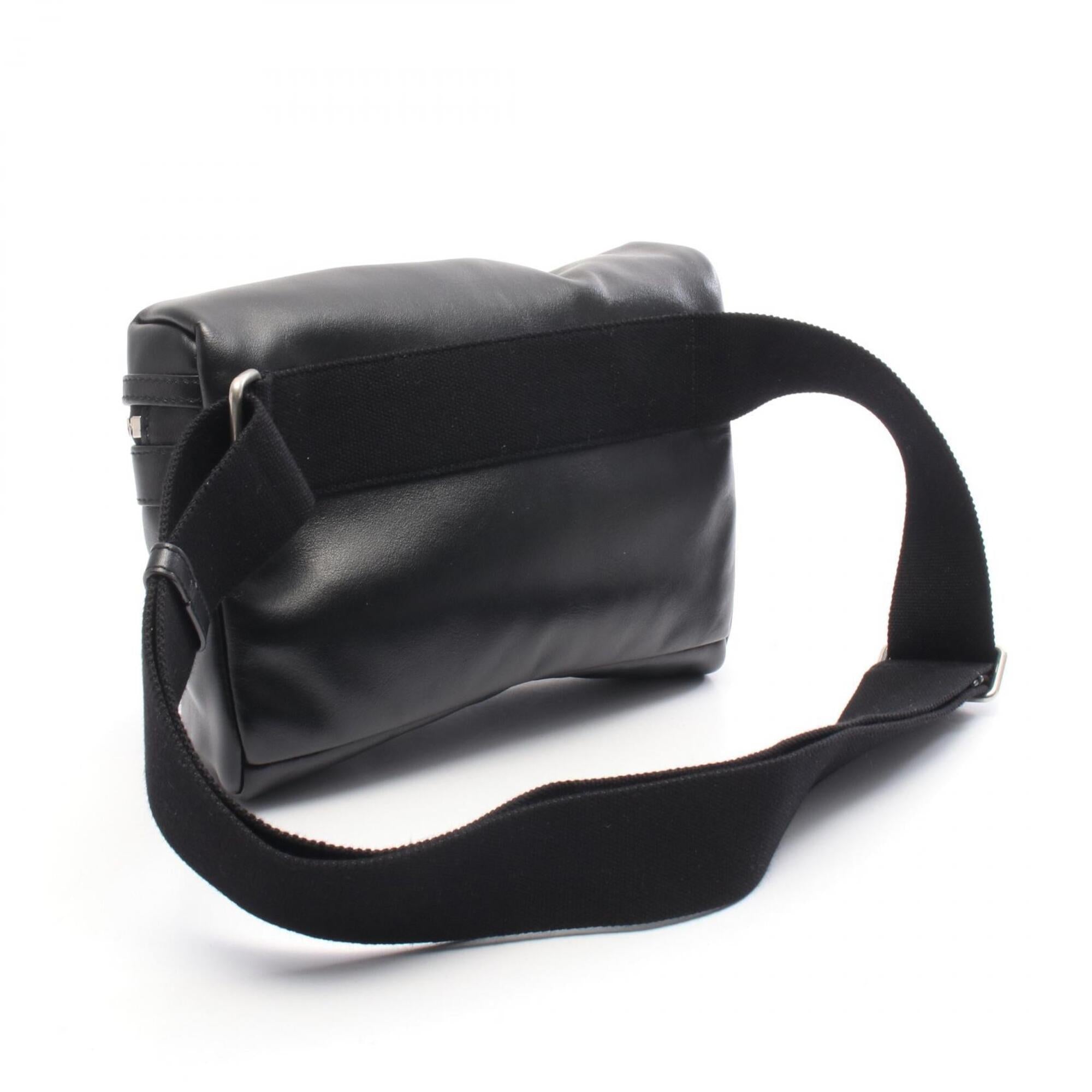 Yves Saint Laurent Black Leather Fanny Pack Handbag (Pre-Owned)