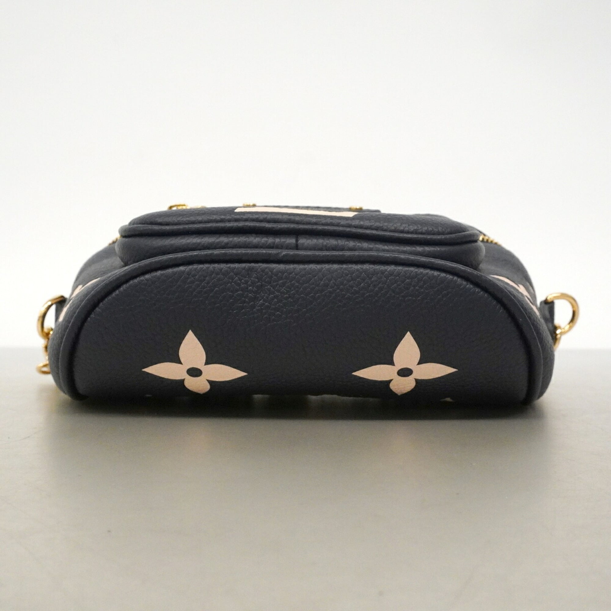 Louis Vuitton Cream Navy Shoulder Bag (Pre-Owned)