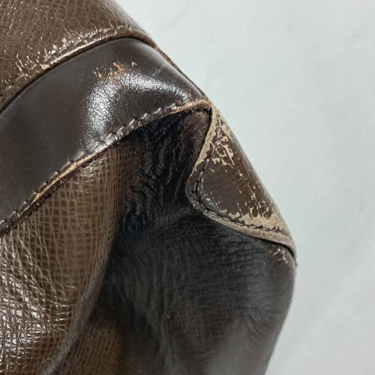 Louis Vuitton Brown Taiga Leather Handbag Tote Bag (Pre-Owned)