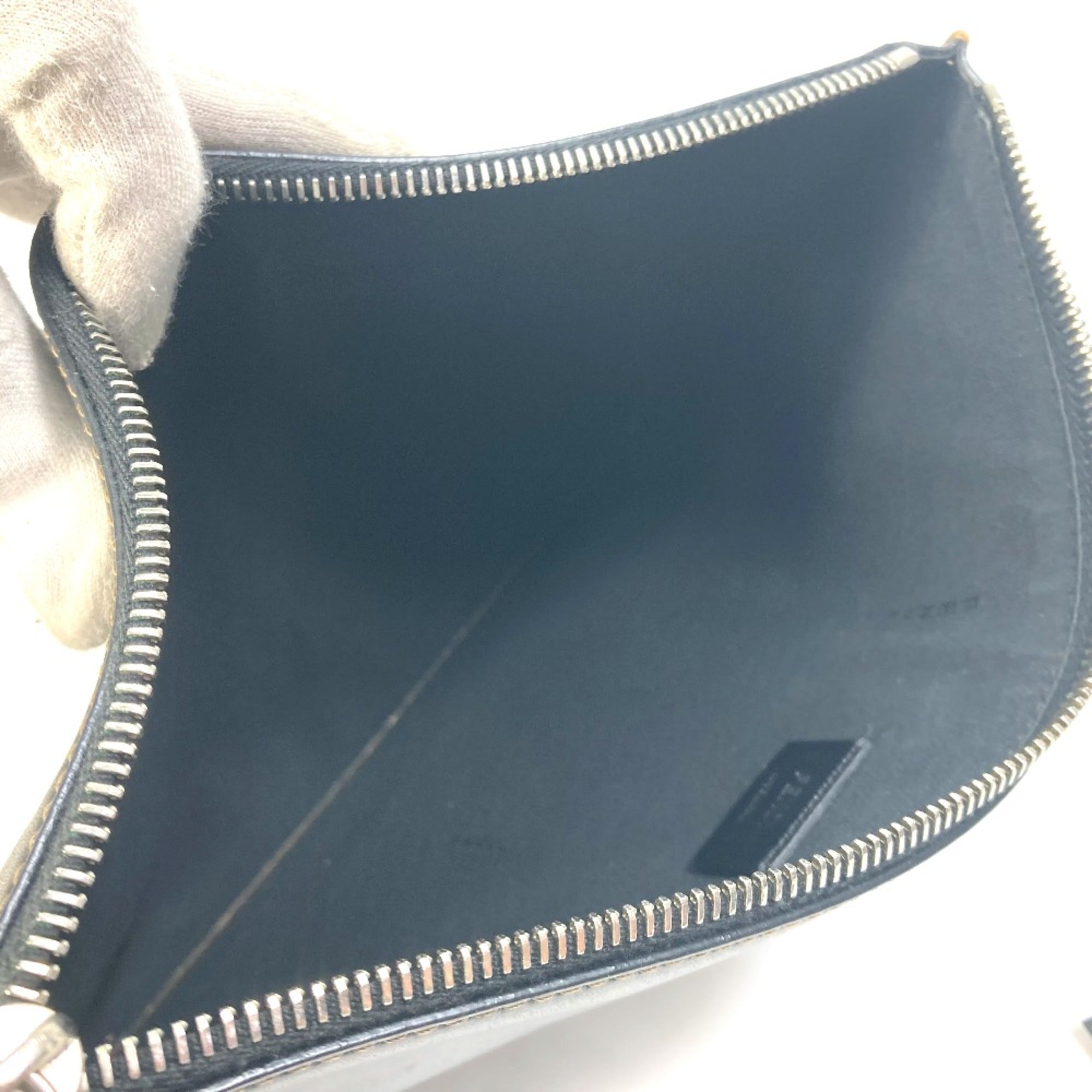 Fendi Black Leather Clutch Bag (Pre-Owned)