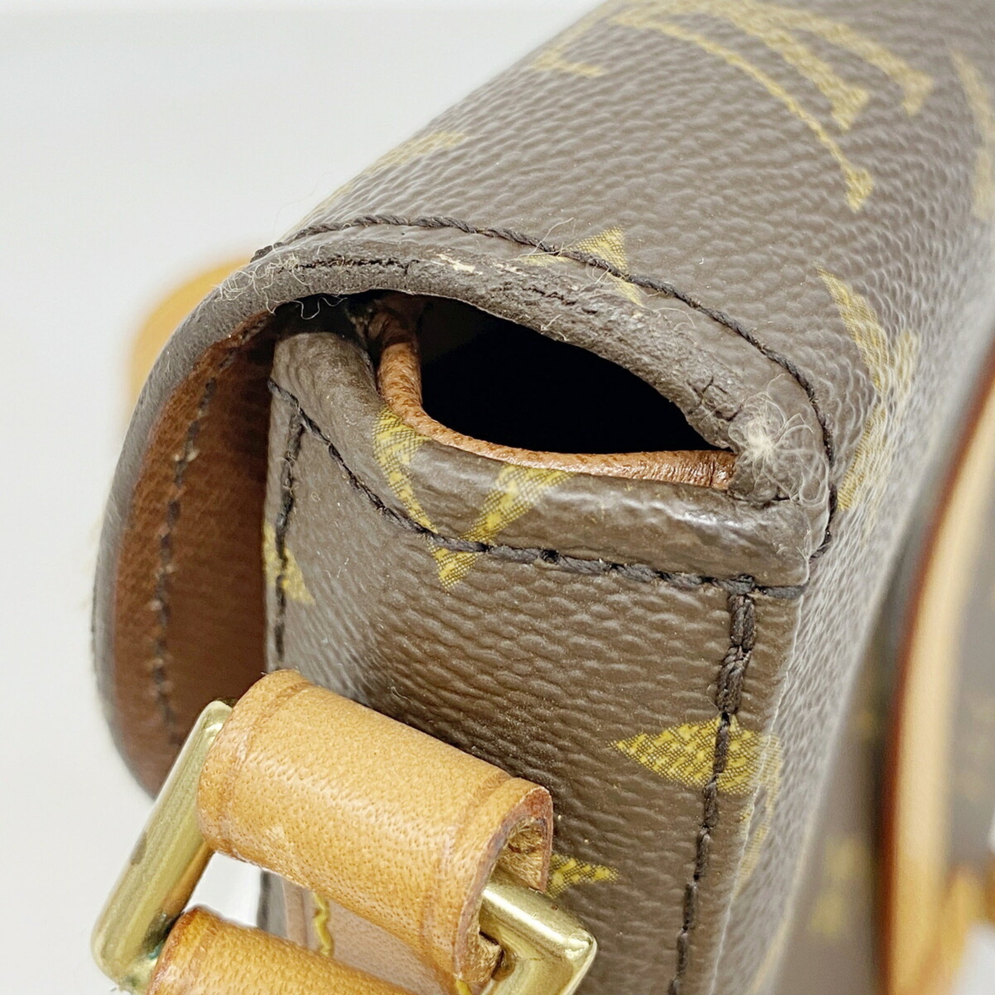 Louis Vuitton Brown Shoulder Bag (Pre-Owned)