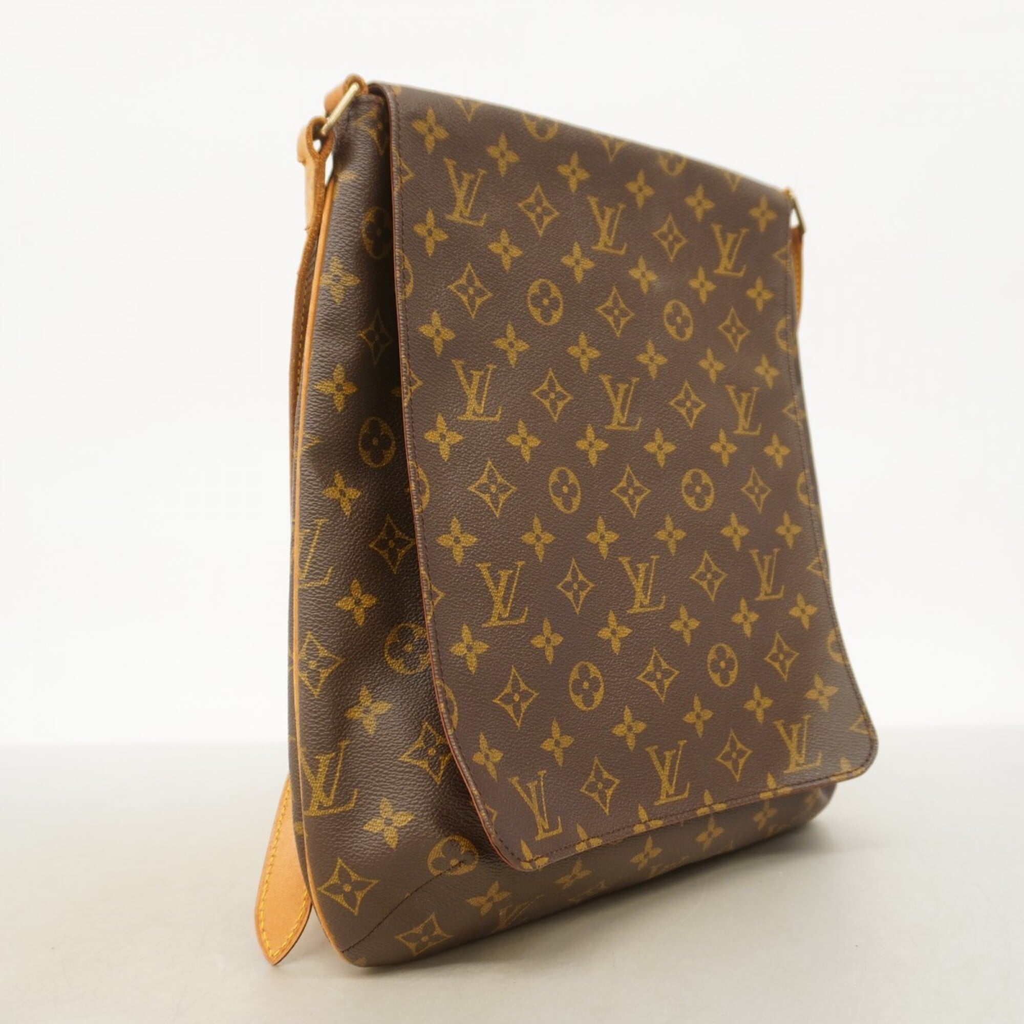 Louis Vuitton Brown Shoulder Bag (Pre-Owned)