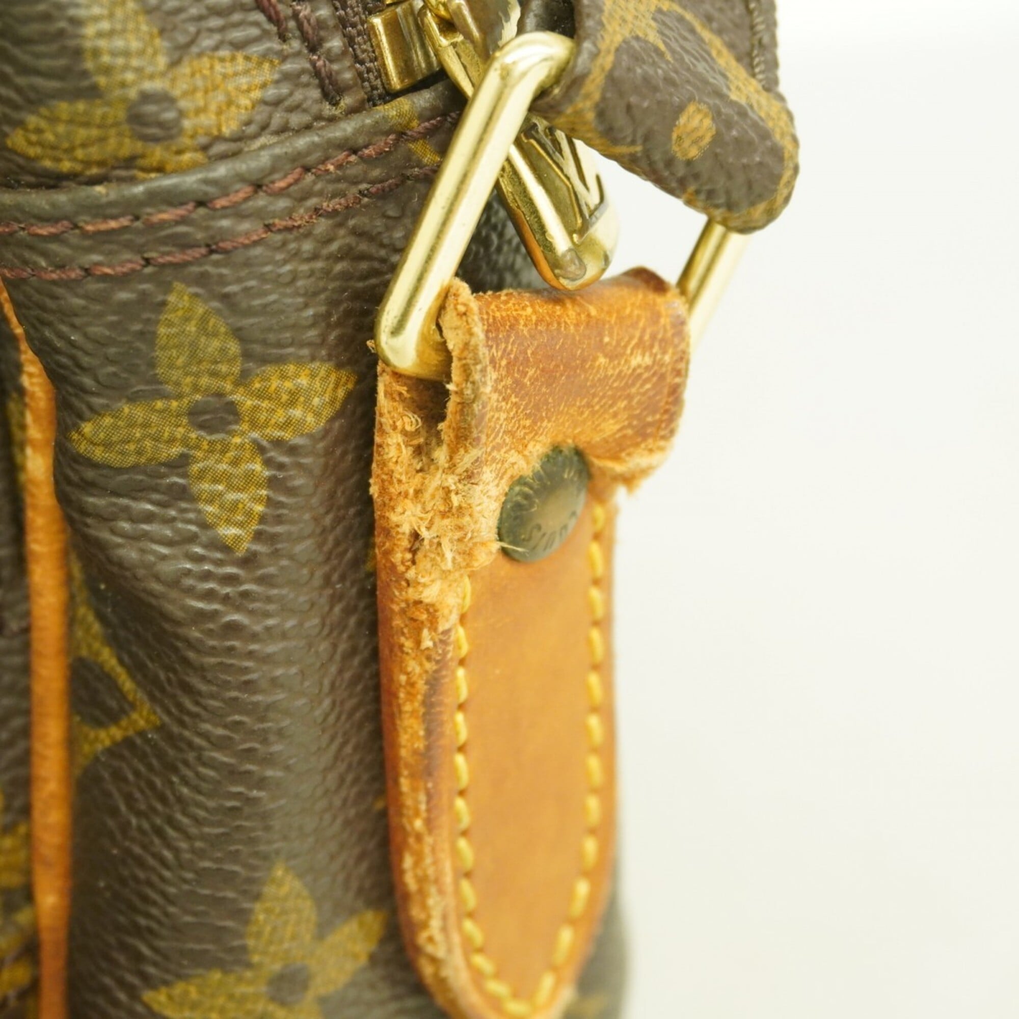 Louis Vuitton Brown Shoulder Bag (Pre-Owned)