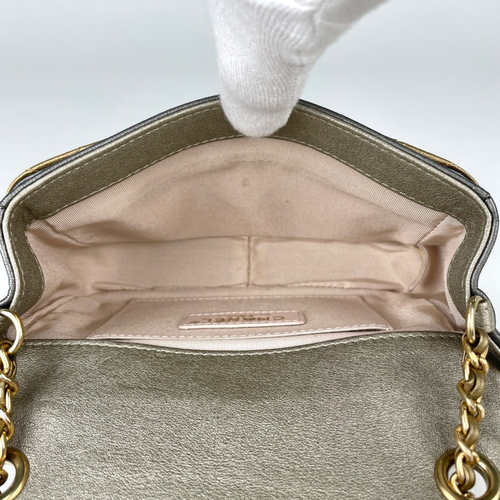 Chanel Matelasse Gold Silver Leather Shoulder Bag (Pre-Owned)