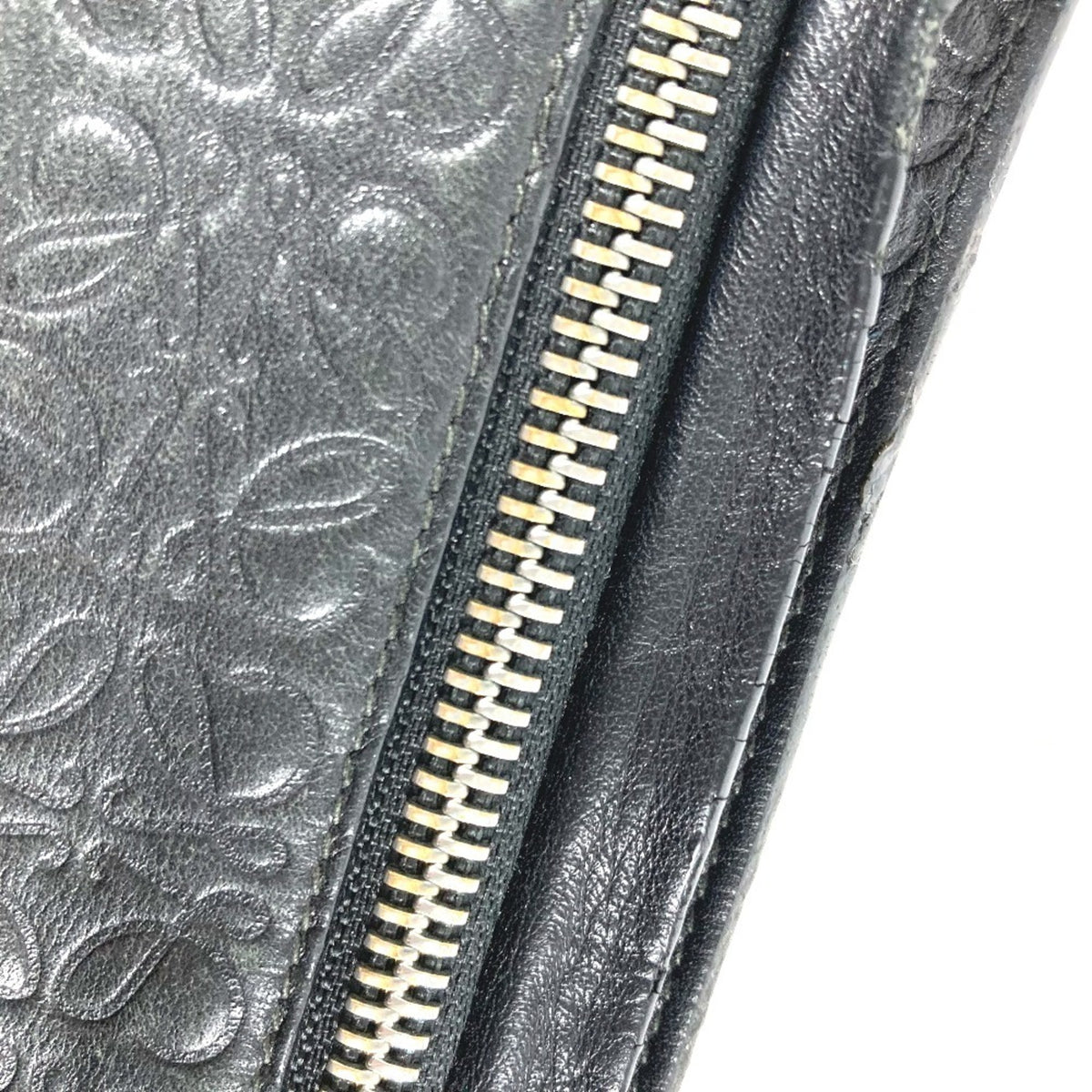 Loewe Black Leather Clutch Bag (Pre-Owned)