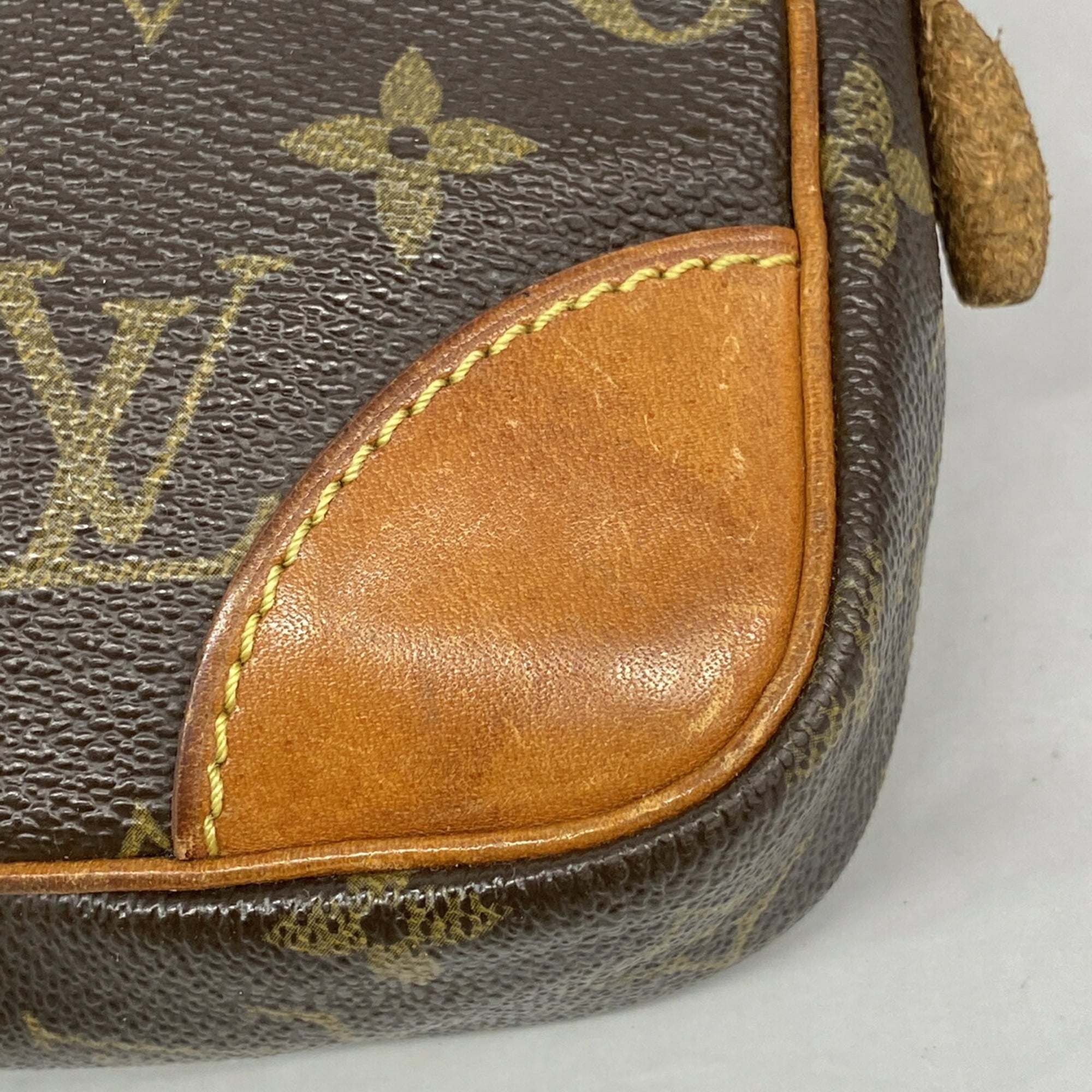 Louis Vuitton Brown Clutch Bag (Pre-Owned)