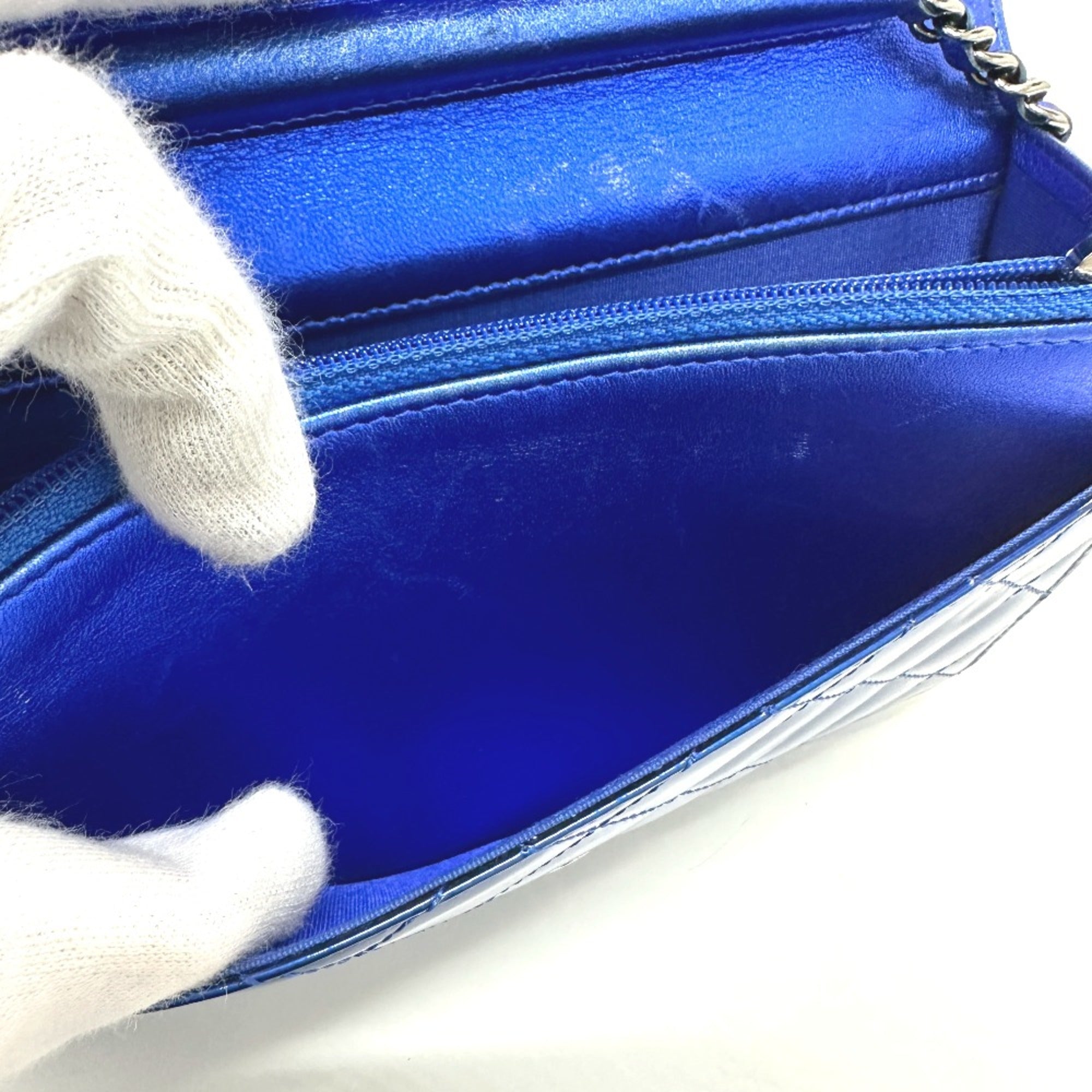 Chanel Blue Leather Shoulder Bag (Pre-Owned)