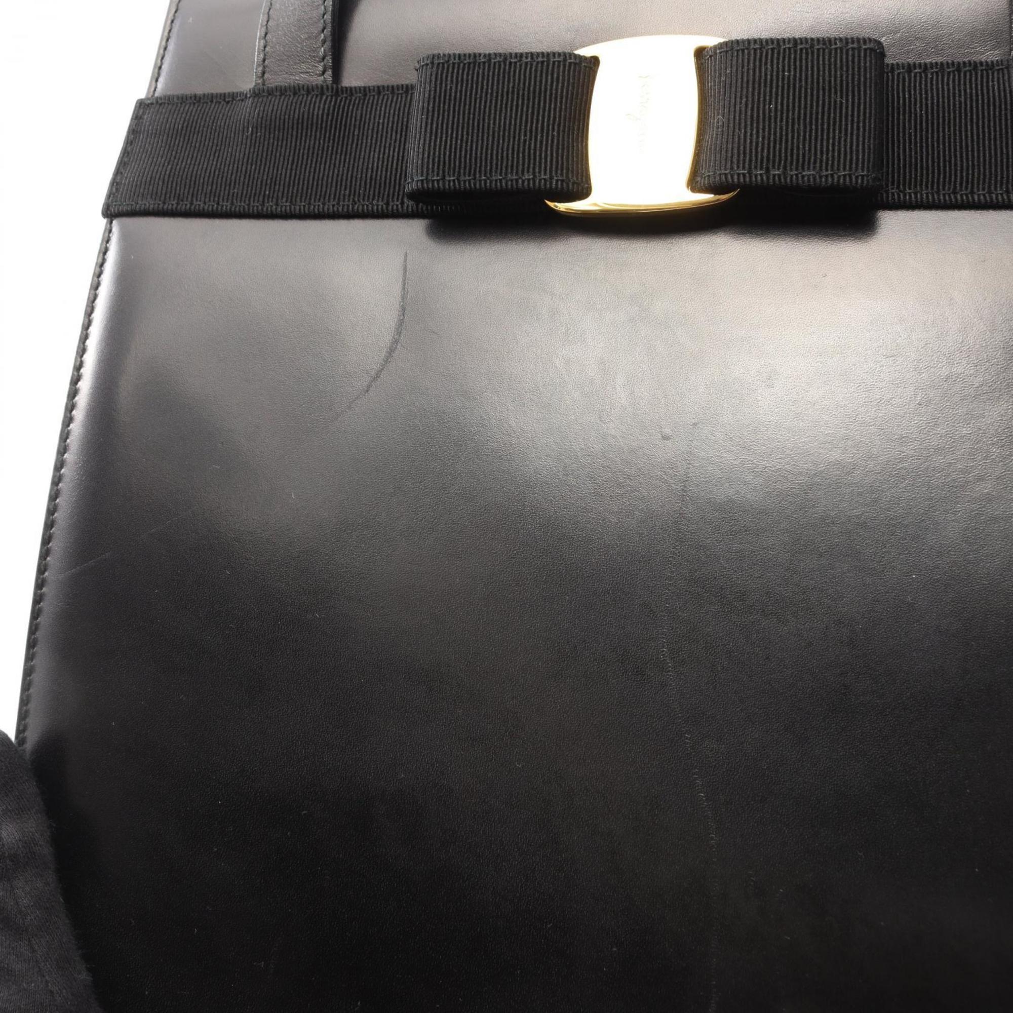 Salvatore Ferragamo Black Leather Handbag Shoulder Bag (Pre-Owned)