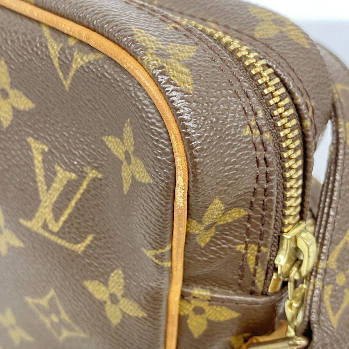 Louis Vuitton Brown Shoulder Bag (Pre-Owned)