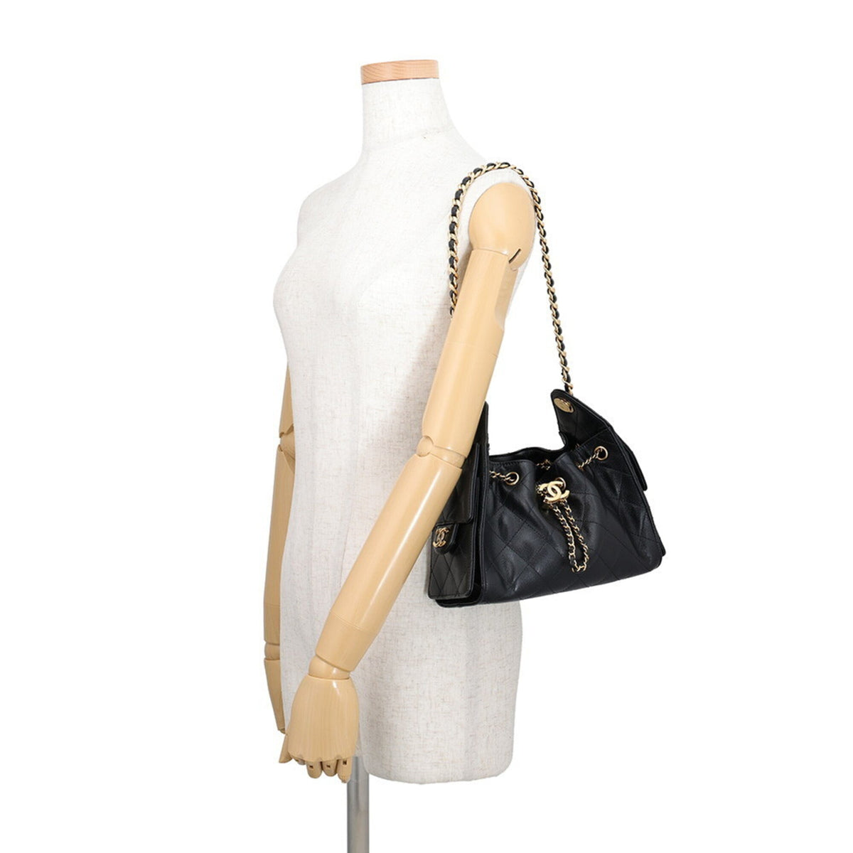 Chanel Black Grained Calfskin Handbag Shoulder Bag (Pre-Owned)