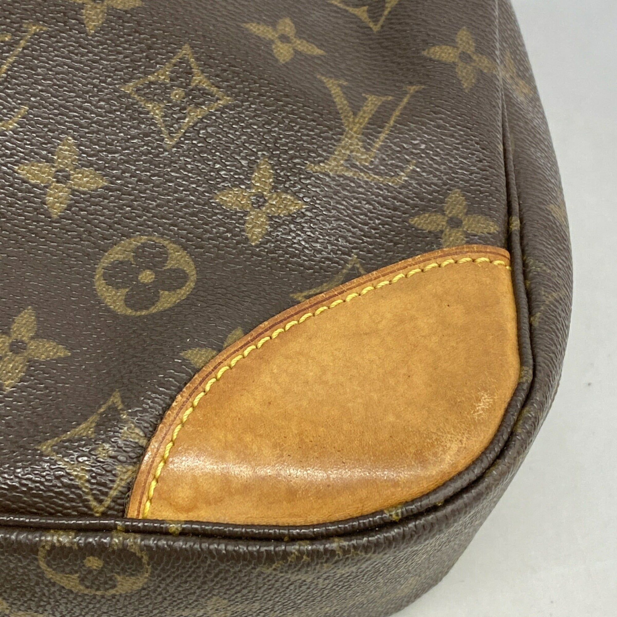 Louis Vuitton Brown Shoulder Bag (Pre-Owned)