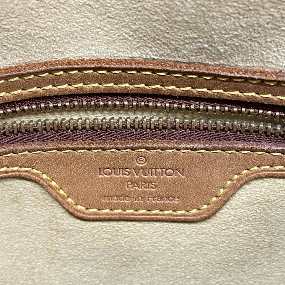 Louis Vuitton Brown Shoulder Bag (Pre-Owned)