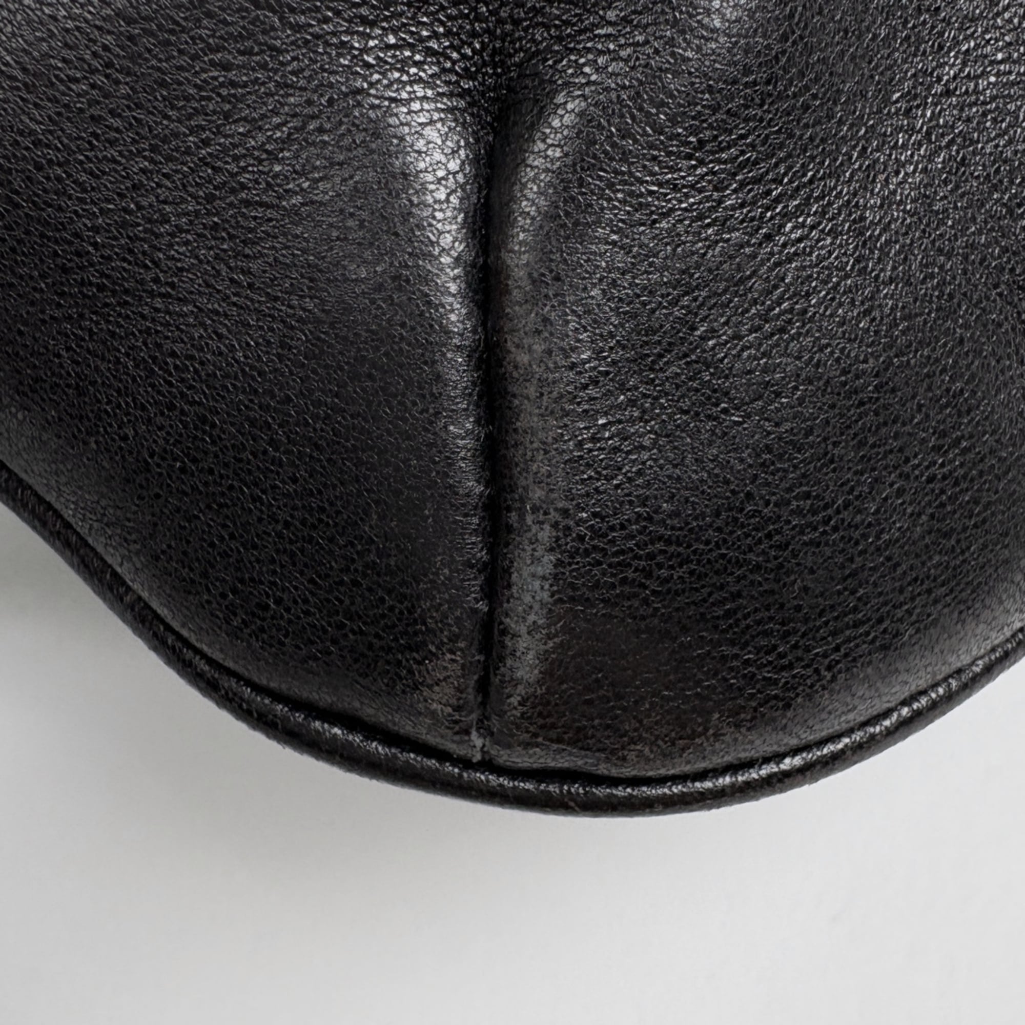 Saint Laurent Black Leather Sling Bag (Pre-Owned)