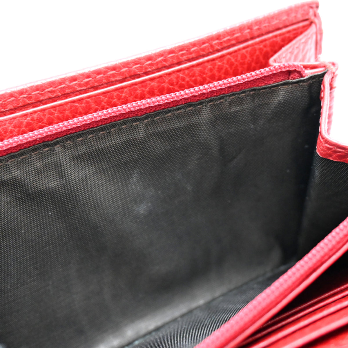 Gucci Red Color Leather Long Wallet (Bi-Fold) (Pre-Owned)