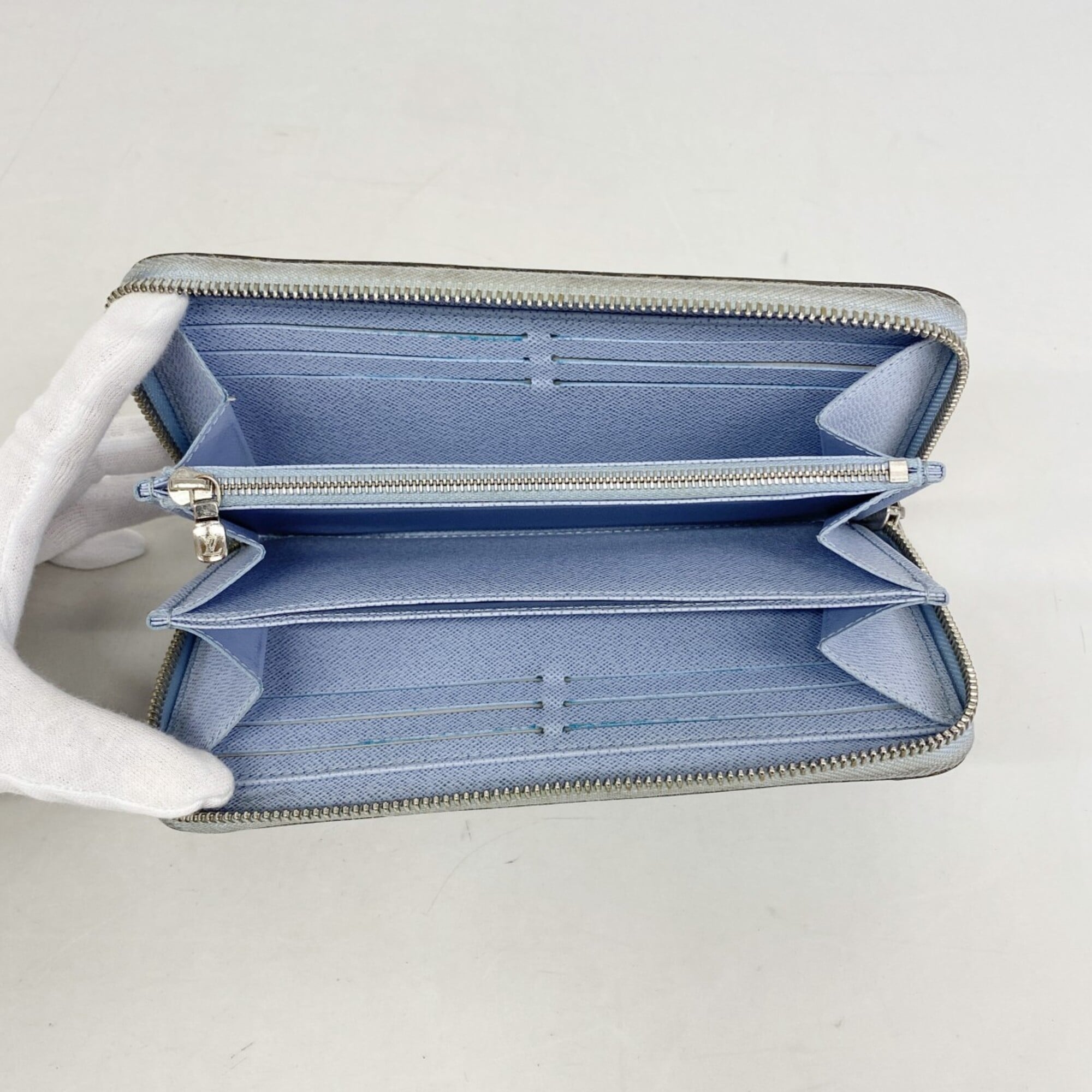 Louis Vuitton Ice Blue Long Wallet (Bi-Fold) (Pre-Owned)