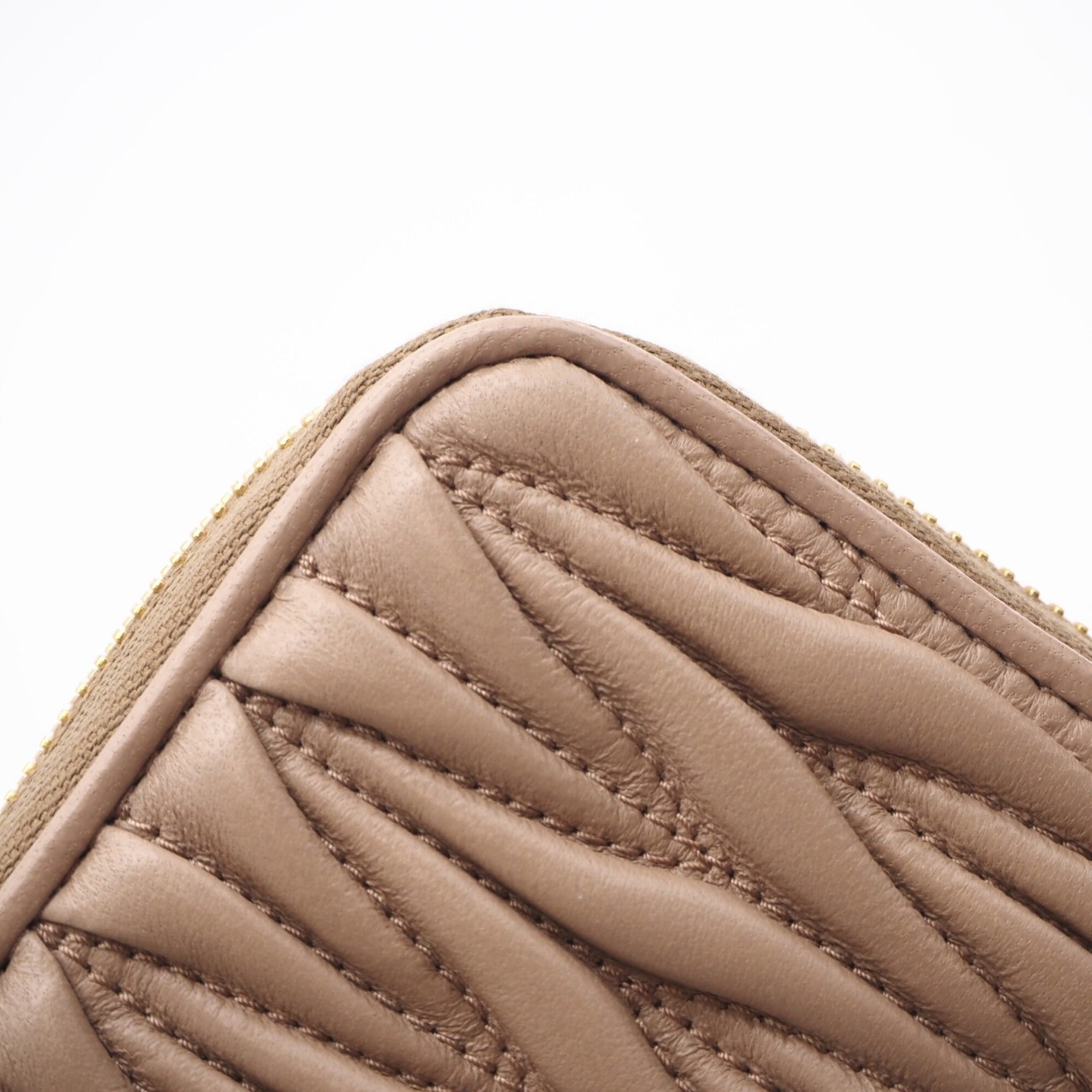 Miu Miu Matelasse Pink Beige Leather Long Wallet (Bi-Fold) (Pre-Owned)