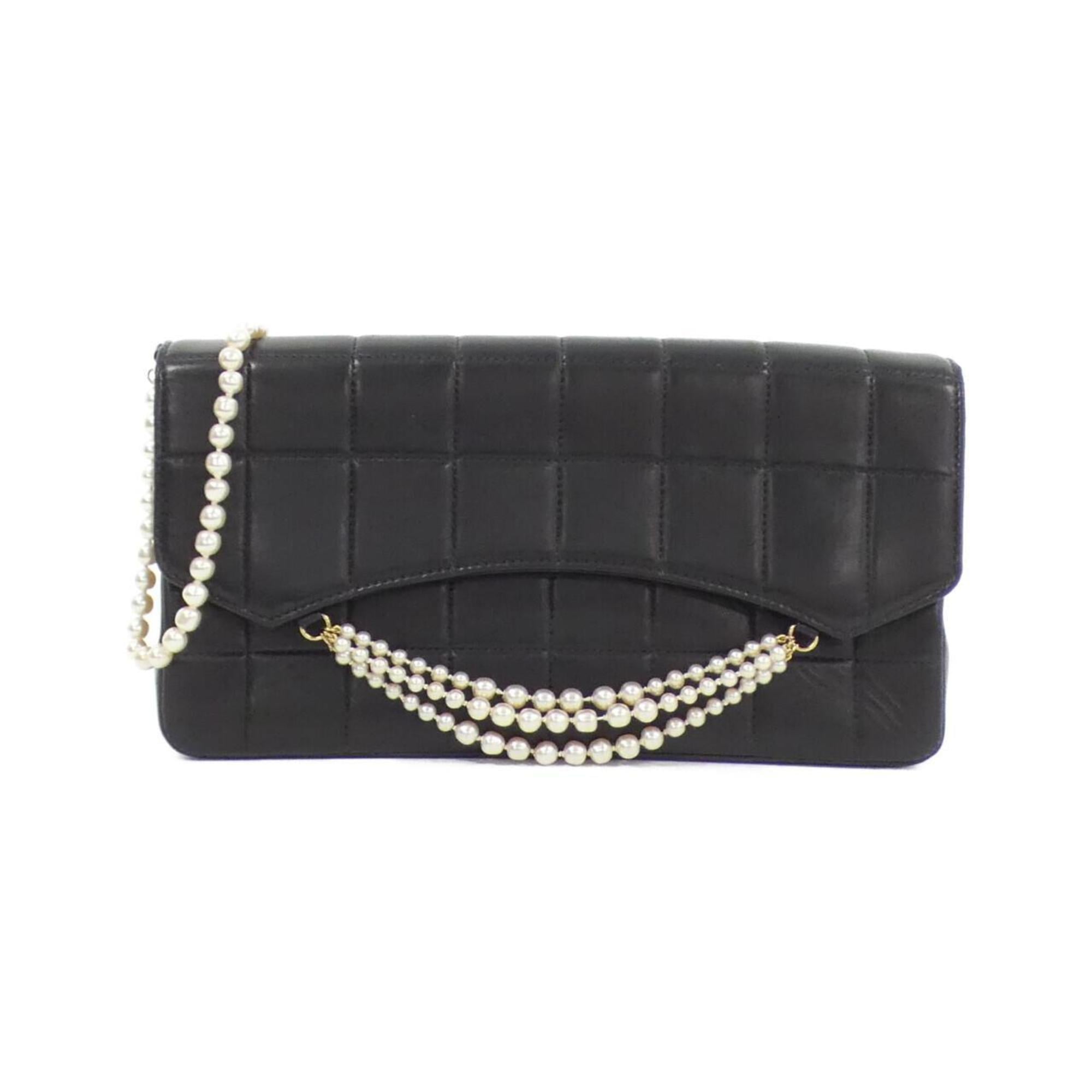 Chanel Black Leather Shoulder Bag (Pre-Owned)