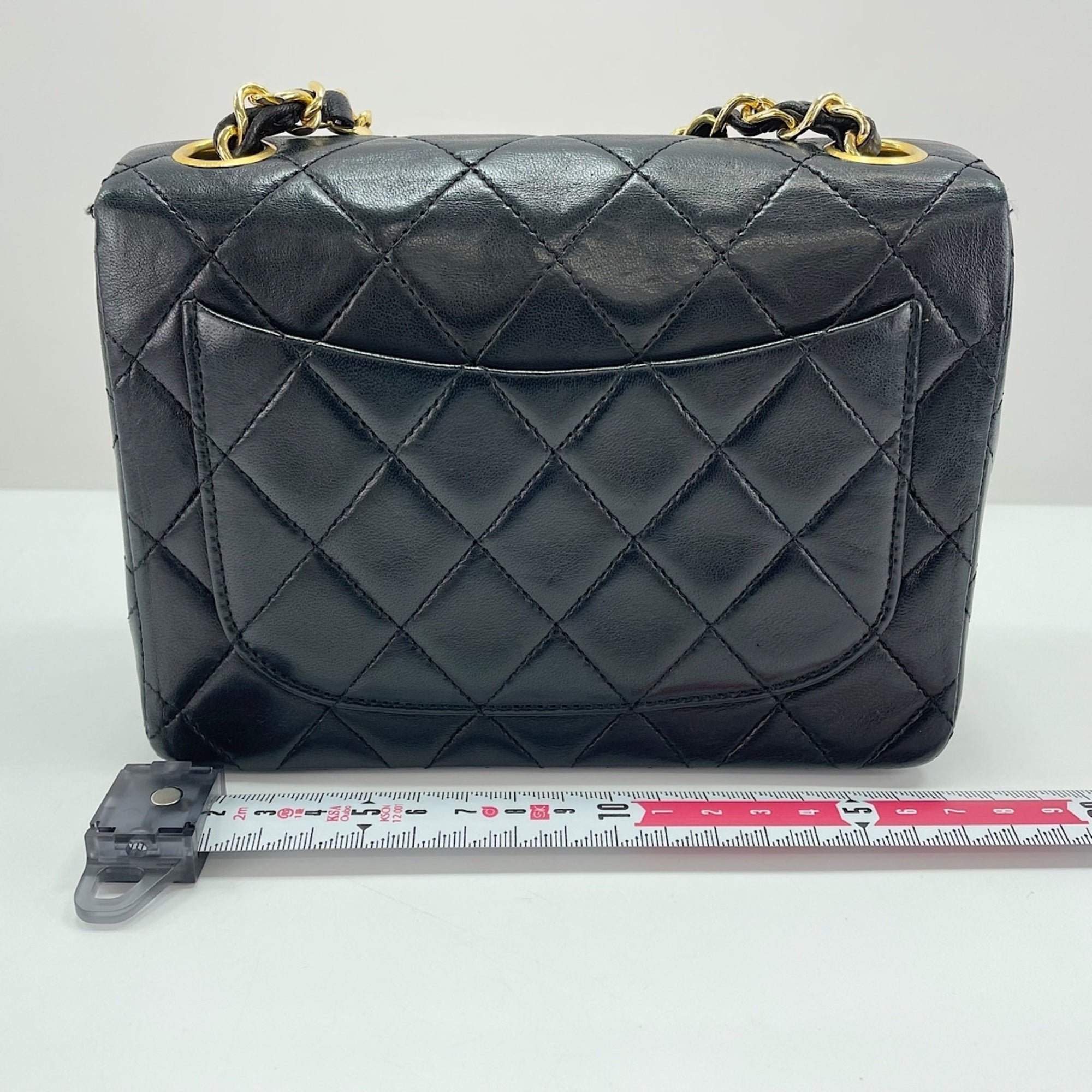 Chanel Black Shoulder Bag (Pre-Owned)